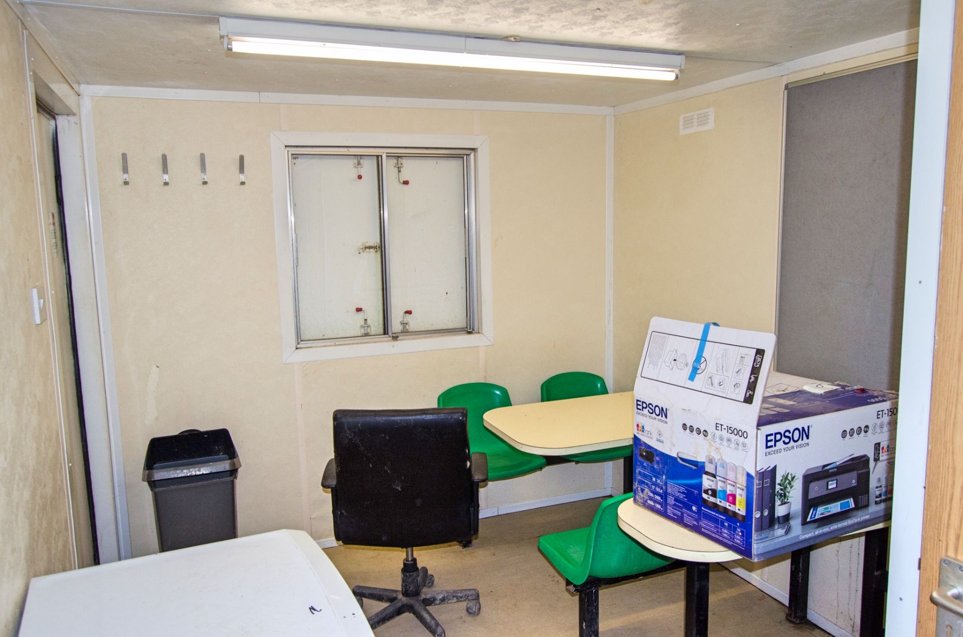 21ft x 9ft steel anti-vandal welfare site unit Comprising canteen area, toilet and generator room - Image 6 of 11