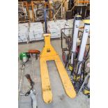 Hand hydraulic pallet truck c/w scale A1283163
