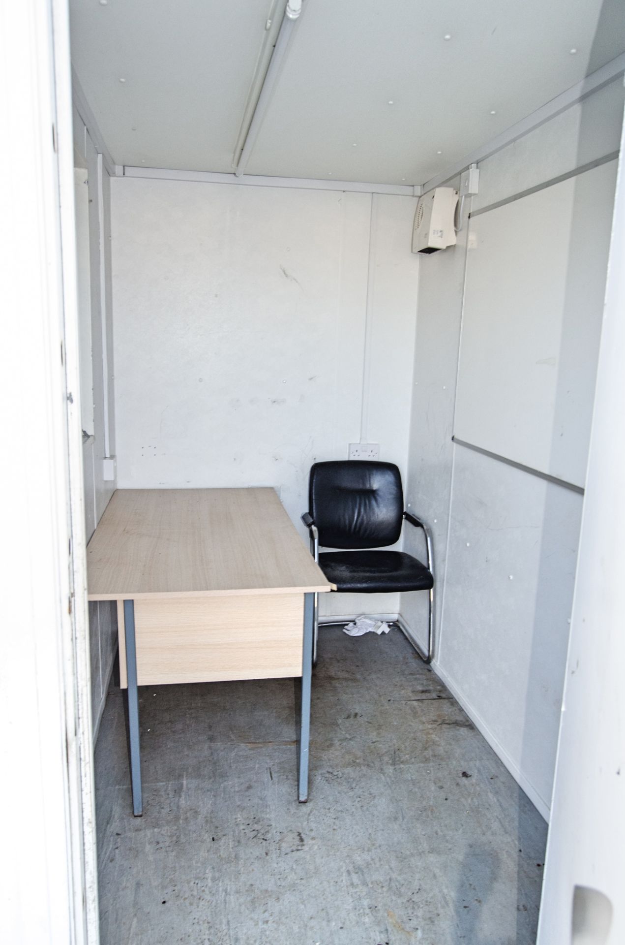 24ft x 9ft steel anti-vandal welfare site unit Comprising of: canteen area, office, toilet & - Image 7 of 10
