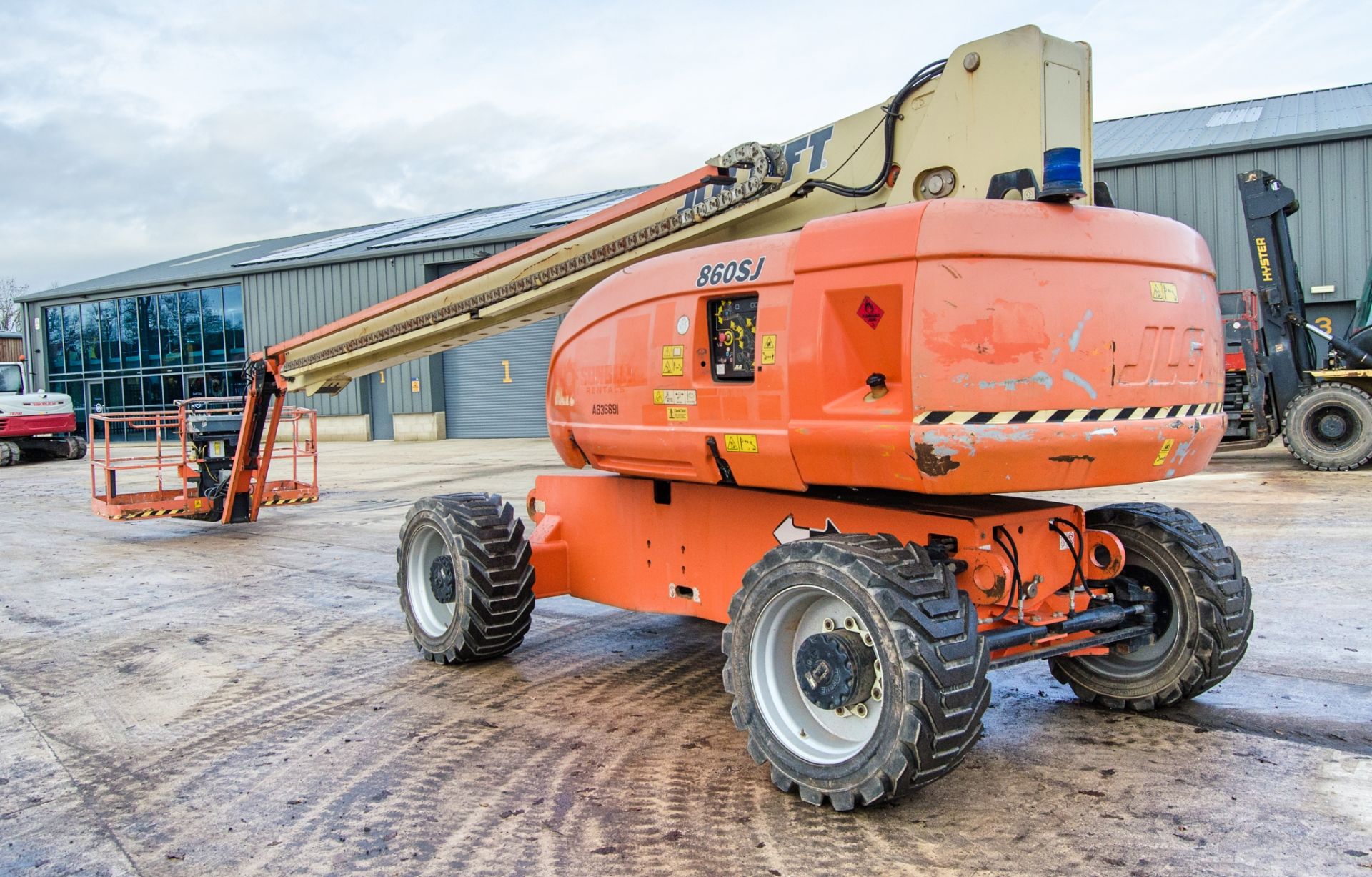 JLG 860 SJ diesel driven articulated boom access platform Year: 2014 S/N: 0300190882 Recorded Hours: - Image 4 of 20