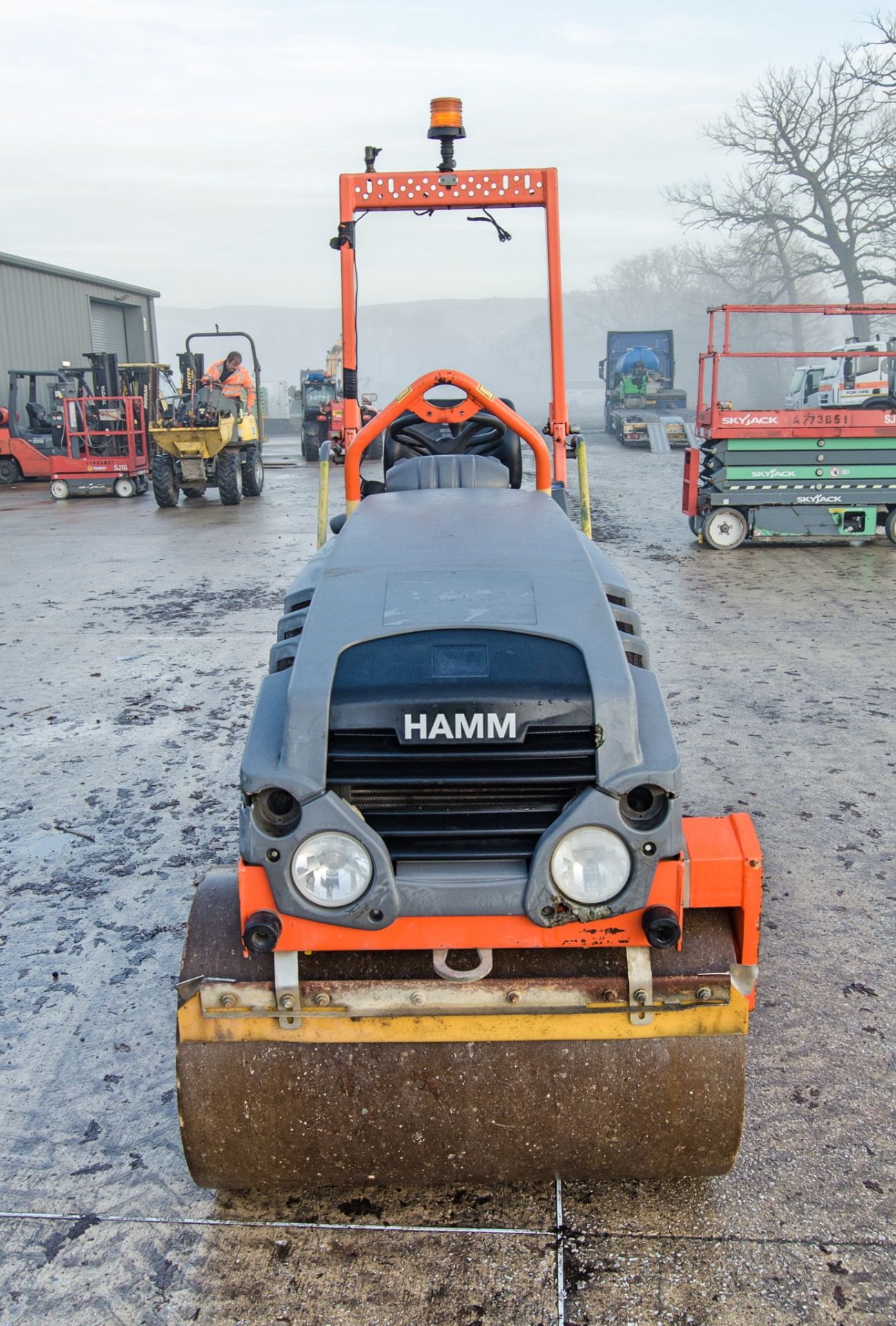 Hamm HD10C VV diesel driven double drum ride on roller Year: 2017 S/N: H1994823 Recorded Hours: - Image 5 of 19