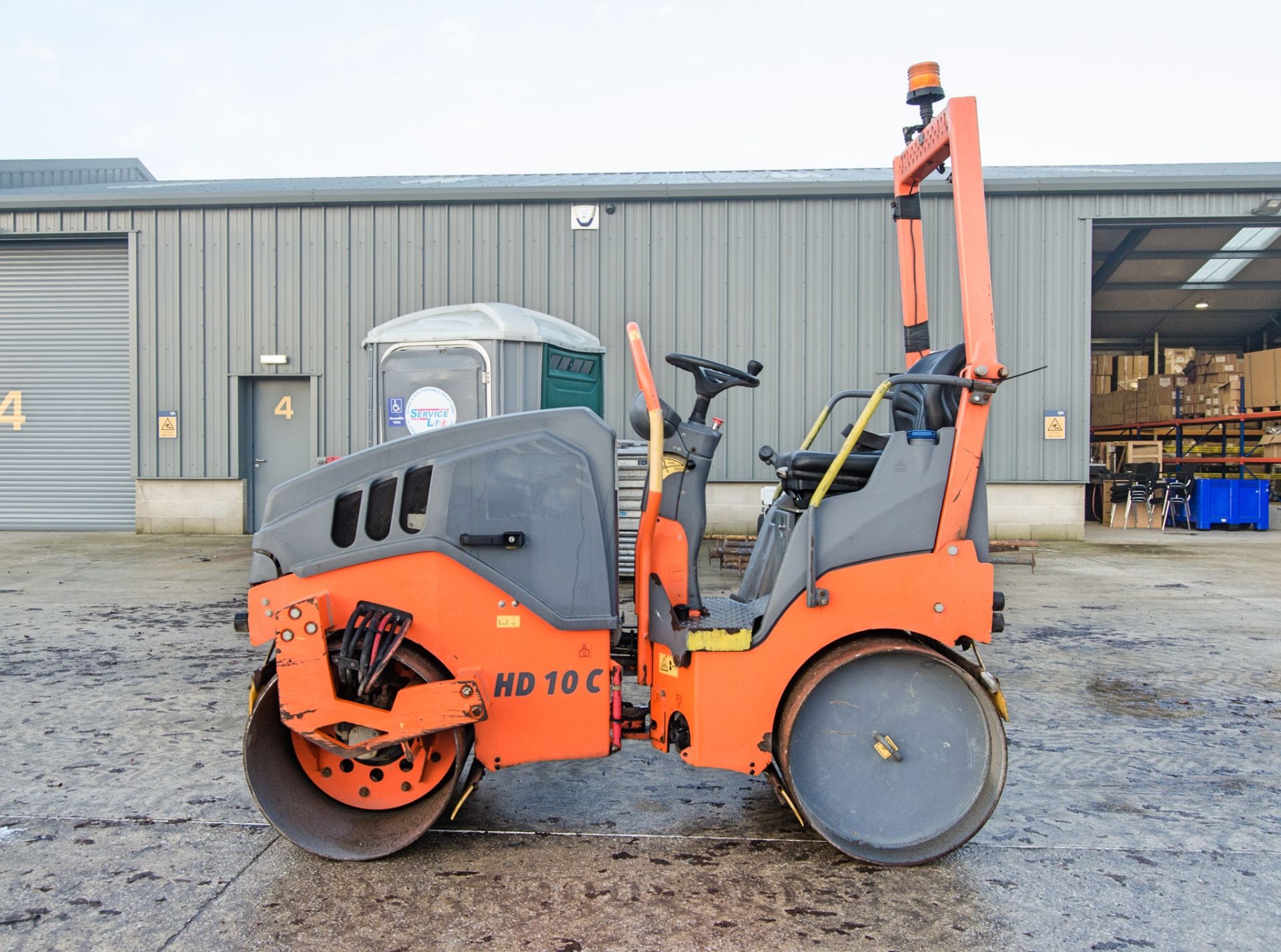 Hamm HD10C VV diesel driven double drum ride on roller Year: 2017 S/N: H1994823 Recorded Hours: - Image 7 of 19