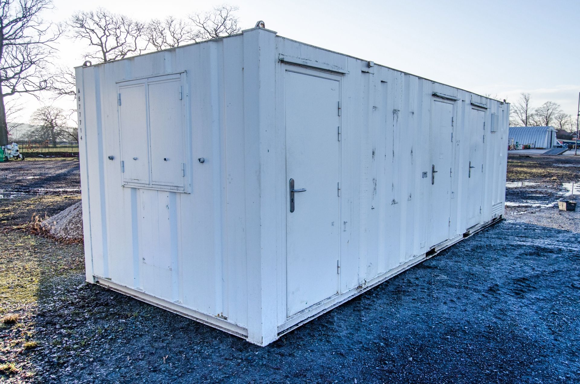 24ft x 9ft steel anti-vandal welfare site unit Comprising of: canteen area, office, toilet & - Image 4 of 9
