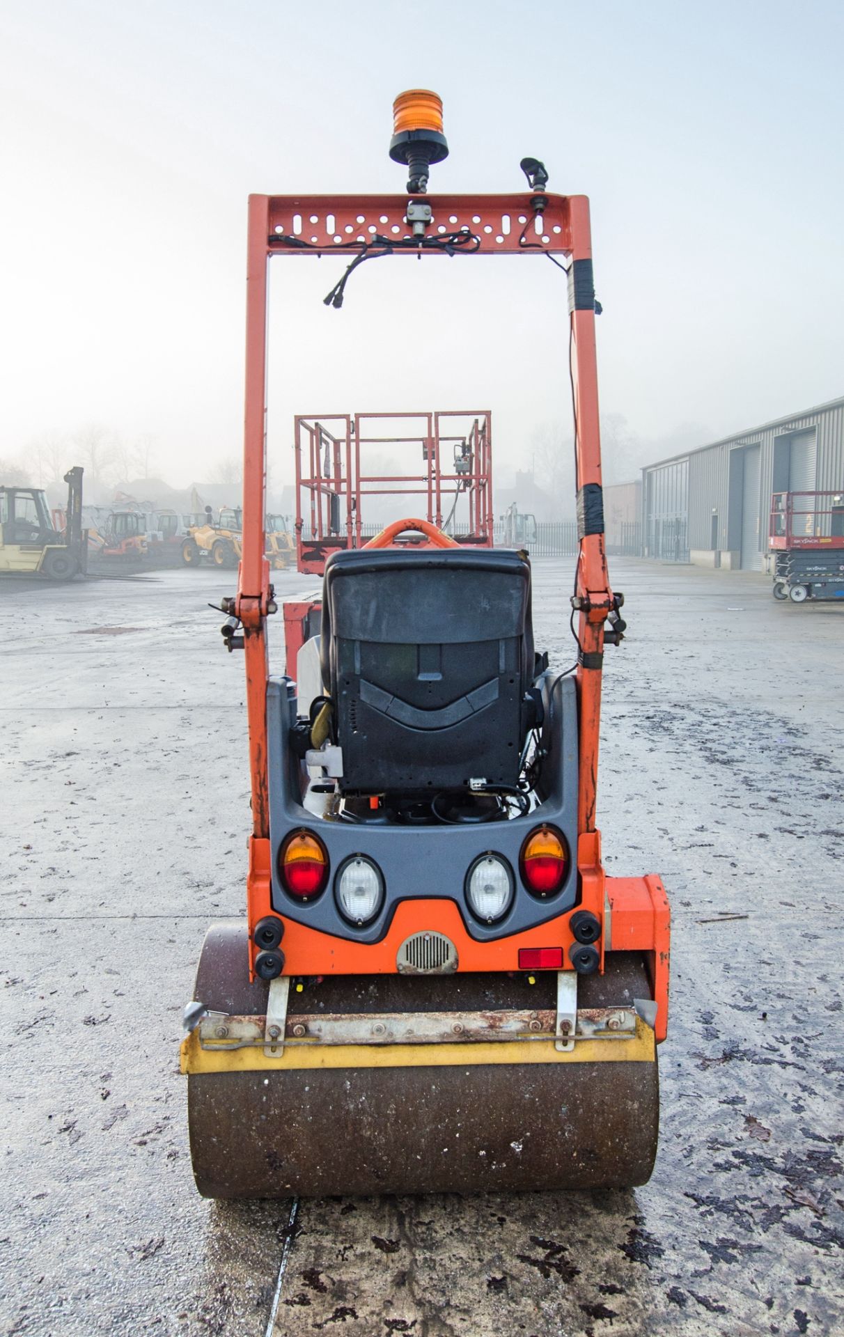 Hamm HD10C VV diesel driven double drum ride on roller Year: 2017 S/N: H1994823 Recorded Hours: - Image 6 of 19