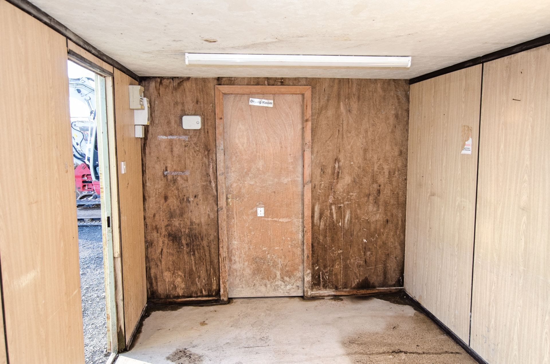 24ft x 9ft steel anti-vandal site canteen unit Comprising of: canteen area & drying room ** No - Image 6 of 7