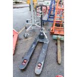 Hand hydraulic pallet truck A1338616