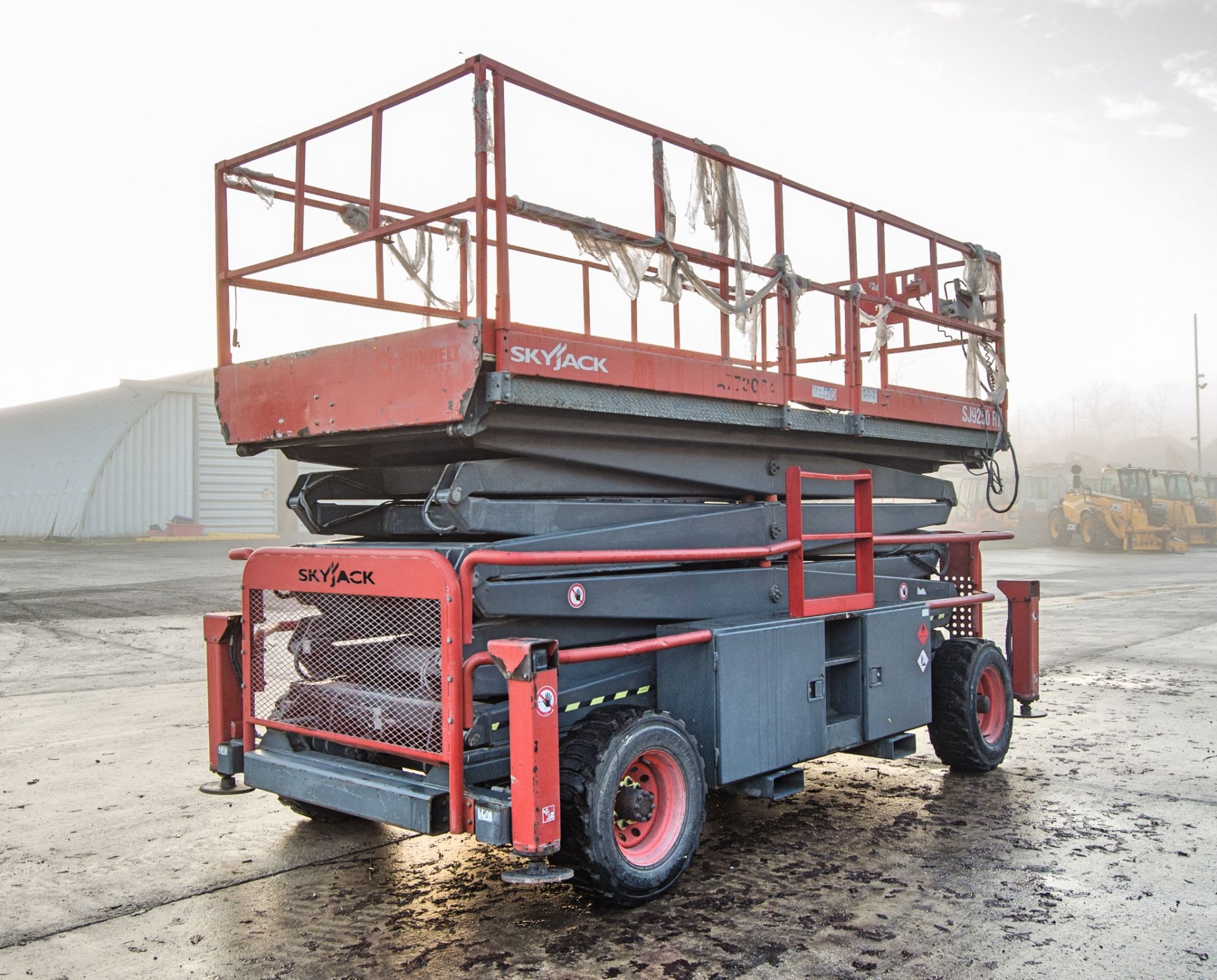 Skyjack SJ9250 diesel driven scissor lift access platform Year: 2017 S/N: 50002090 Recorded Hours: - Image 3 of 15