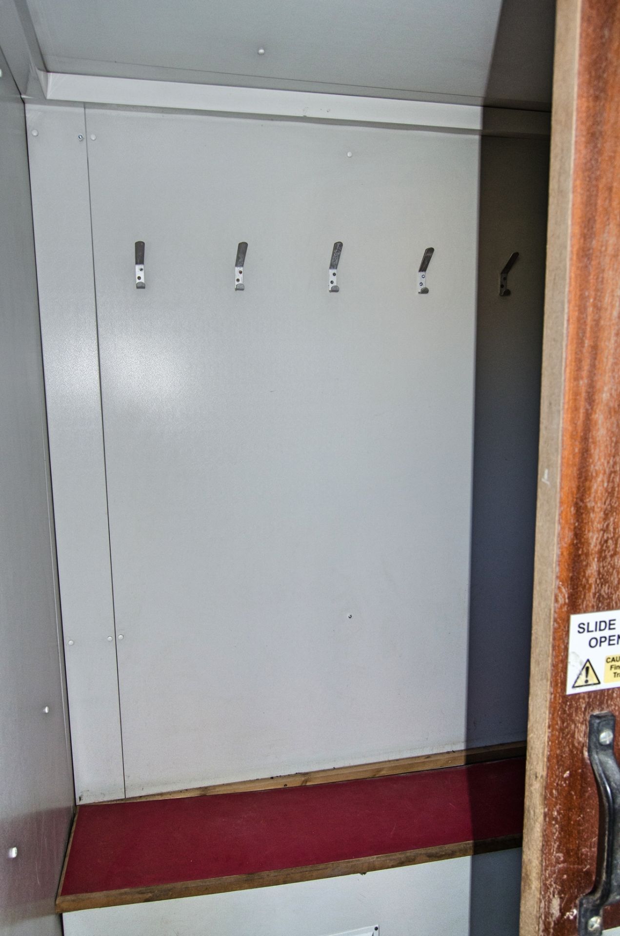 21ft x 9ft steel anti-vandal welfare site unit Comprising of: canteen area, toilet & generator - Image 7 of 10