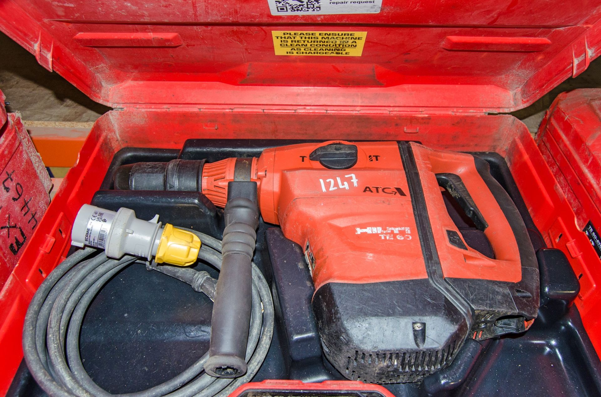 Hilti TE60 110v breaker c/w carry case