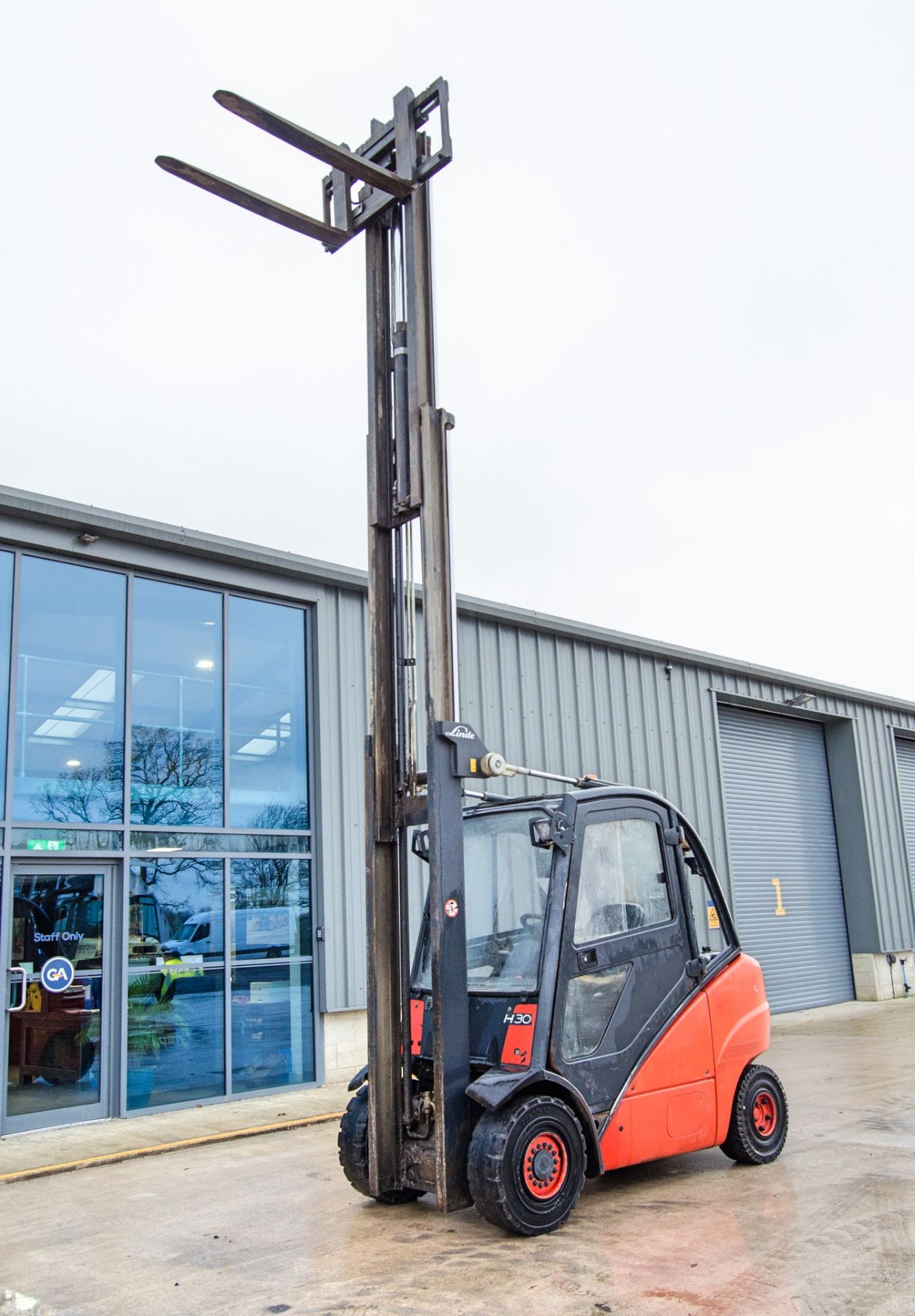 Linde H30D 3 tonne diesel driven fork lift truck Year: 2006 S/N: T00856 Recorded Hours: 9500 - Image 9 of 22
