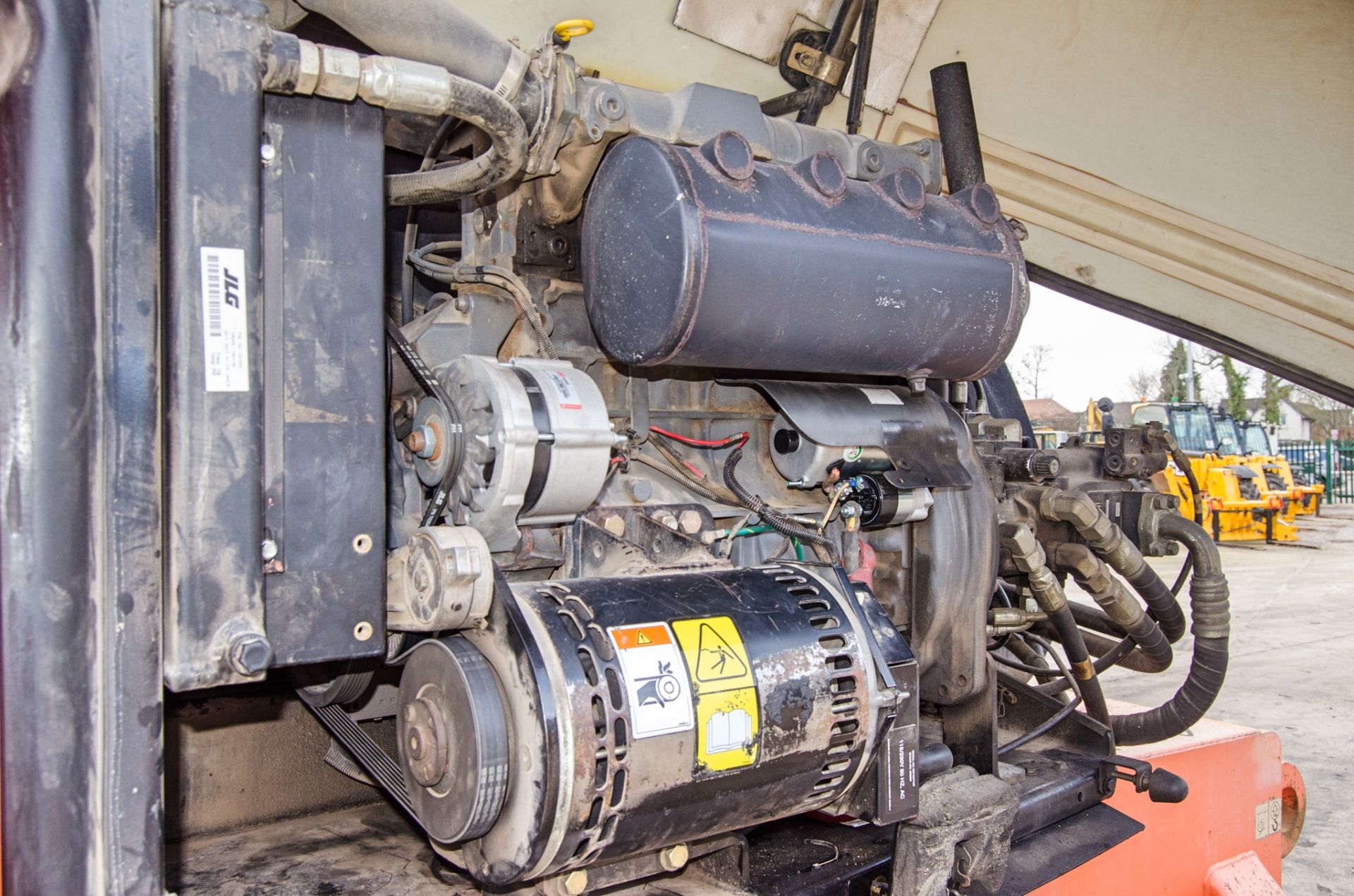 JLG 860 SJ diesel driven articulated boom access platform Year: 2014 S/N: 0300190882 Recorded Hours: - Image 19 of 20