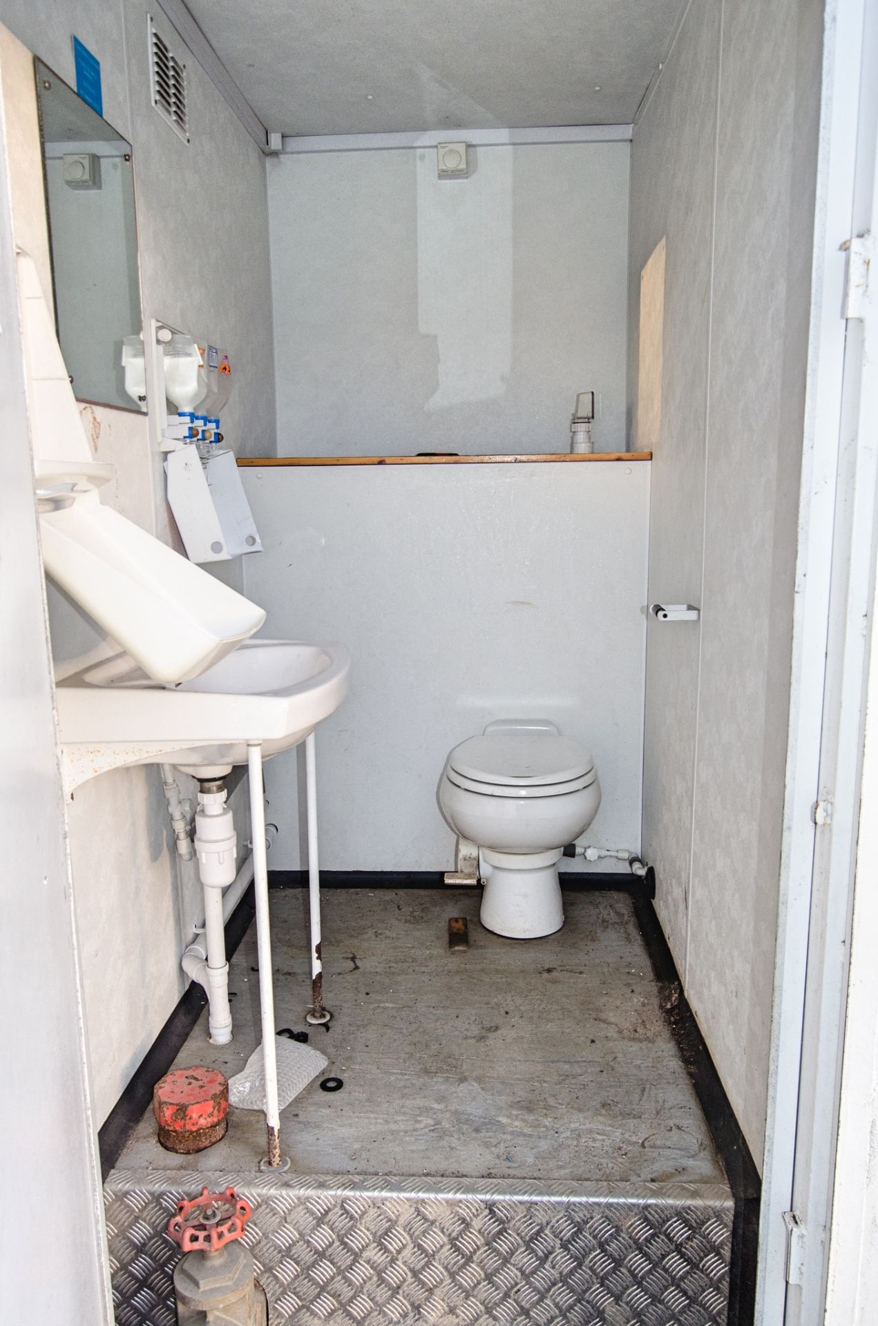 24ft x 9ft steel anti-vandal welfare site unit Comprising canteen area, office, toilet and generator - Image 10 of 12