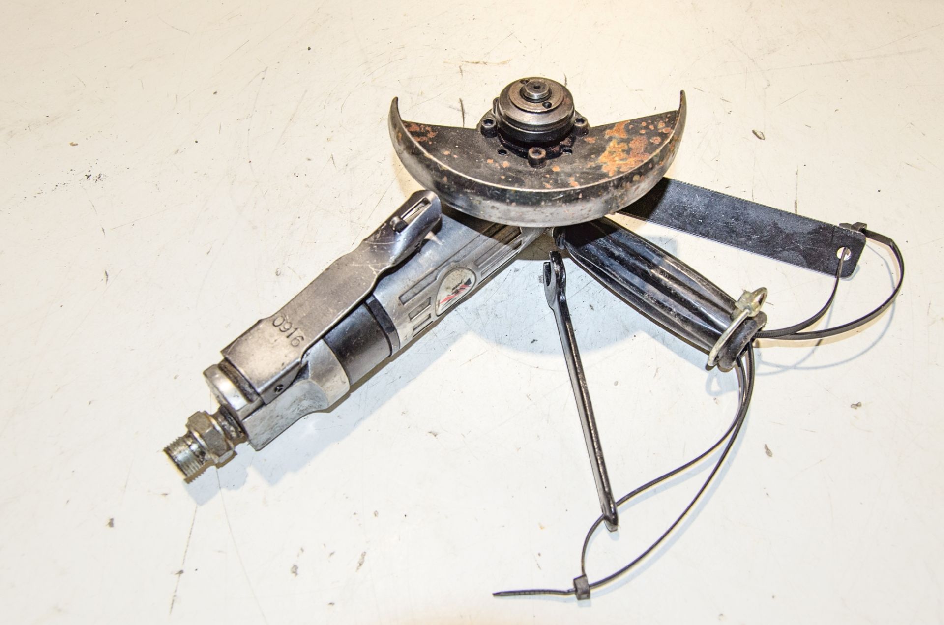 Pneumatic angle grinder A859503 - Image 2 of 2