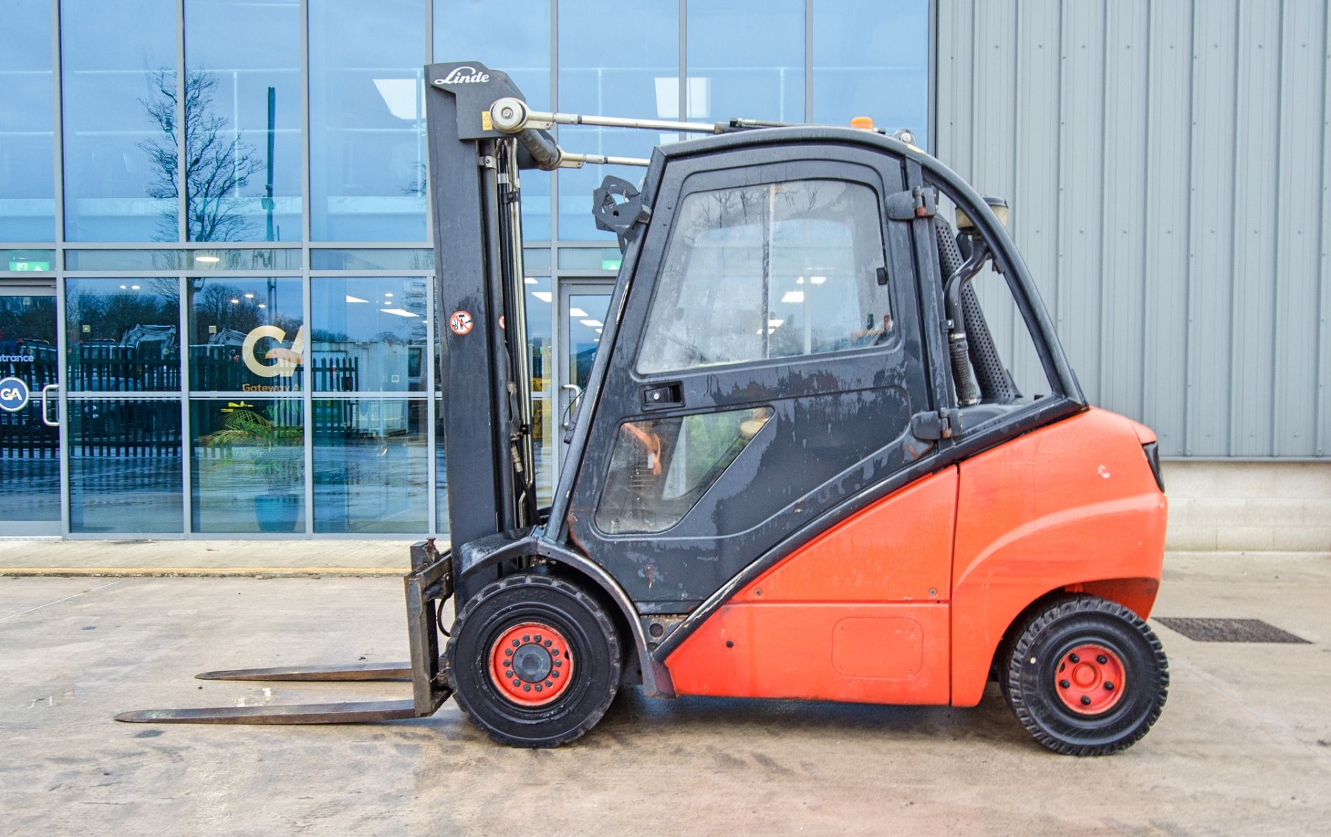 Linde H30D 3 tonne diesel driven fork lift truck Year: 2006 S/N: T00856 Recorded Hours: 9500 - Image 7 of 22