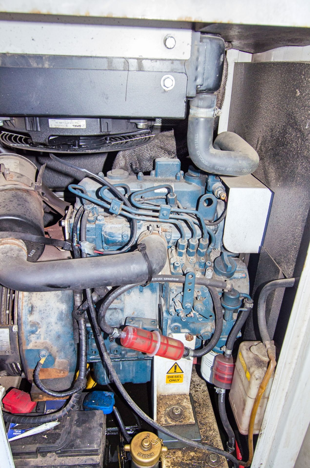 21ft x 9ft steel anti-vandal welfare site unit Comprising canteen area, toilet and generator room - Image 10 of 11