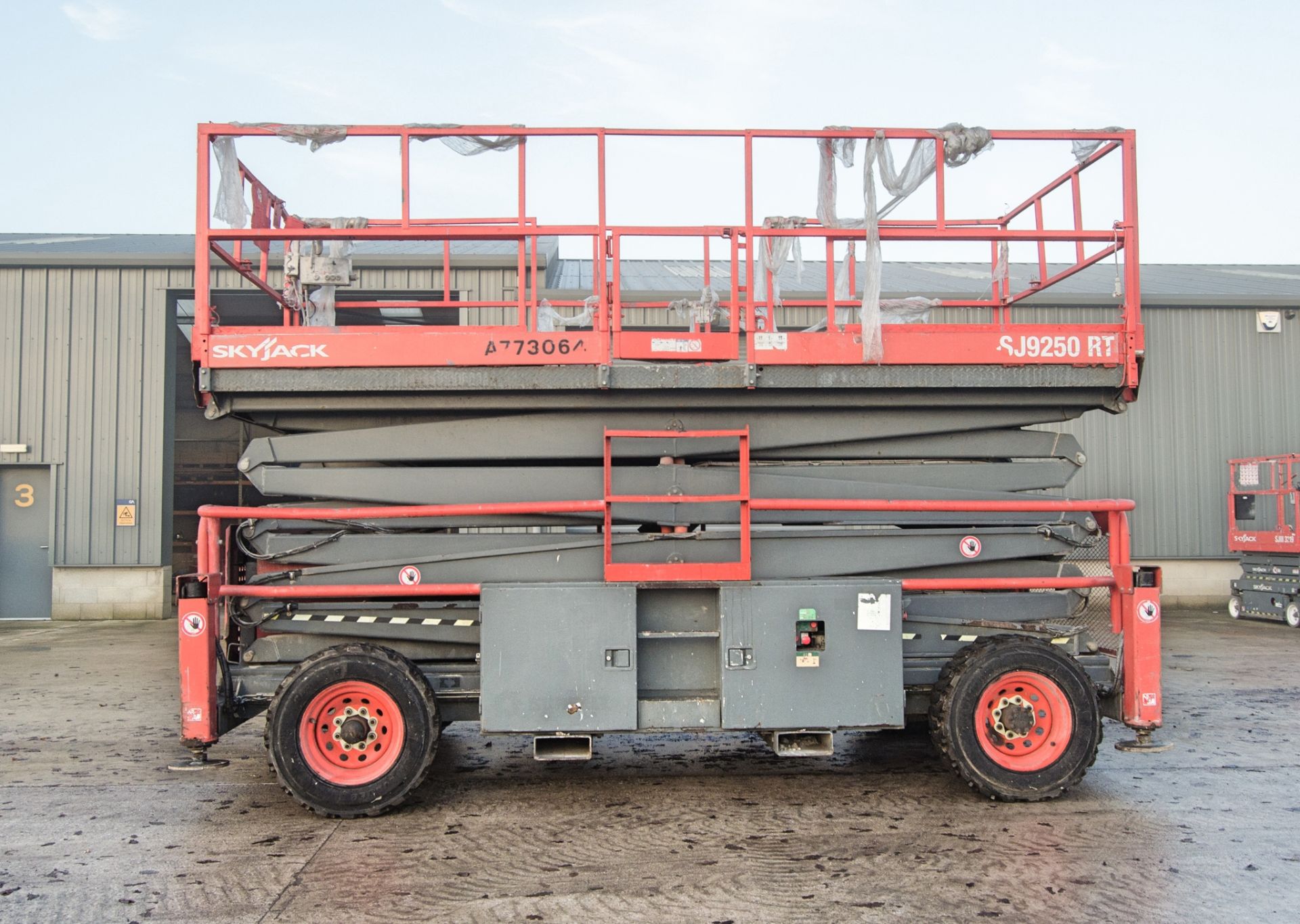 Skyjack SJ9250 diesel driven scissor lift access platform Year: 2017 S/N: 50002090 Recorded Hours: - Image 5 of 15