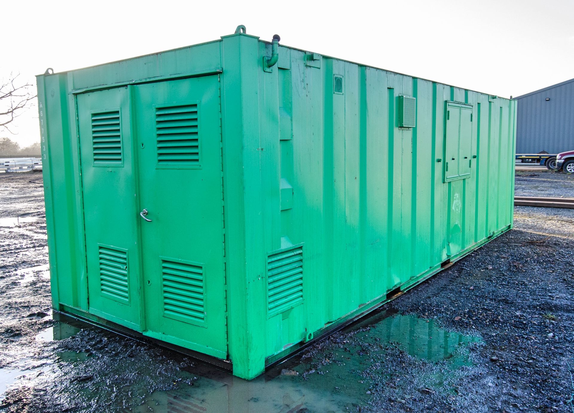 24ft x 9ft steel anti-vandal welfare site unit Comprising of: canteen area, office, toilet & - Image 4 of 10