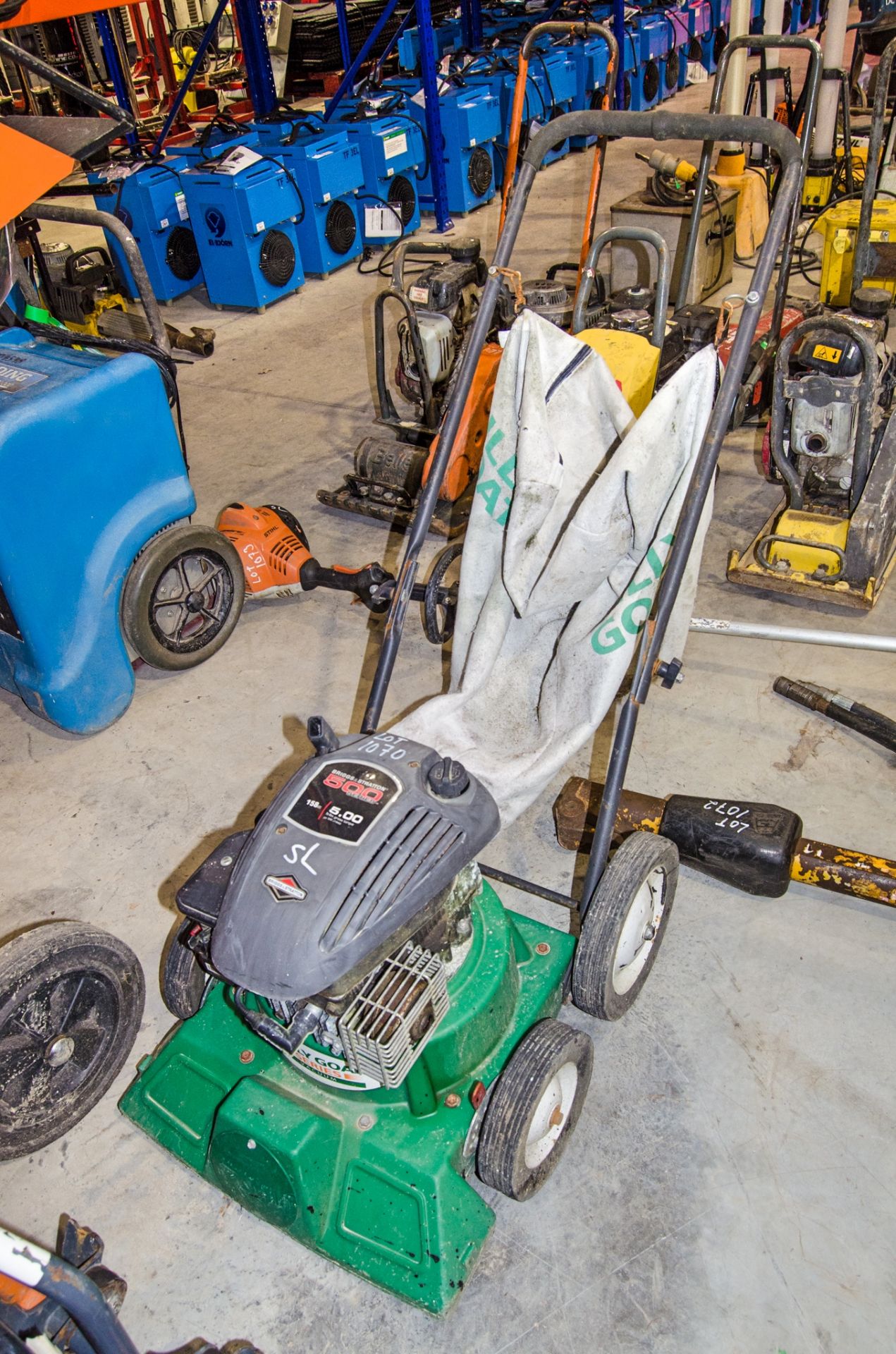 Billy Goat LB351 petrol driven leaf collector