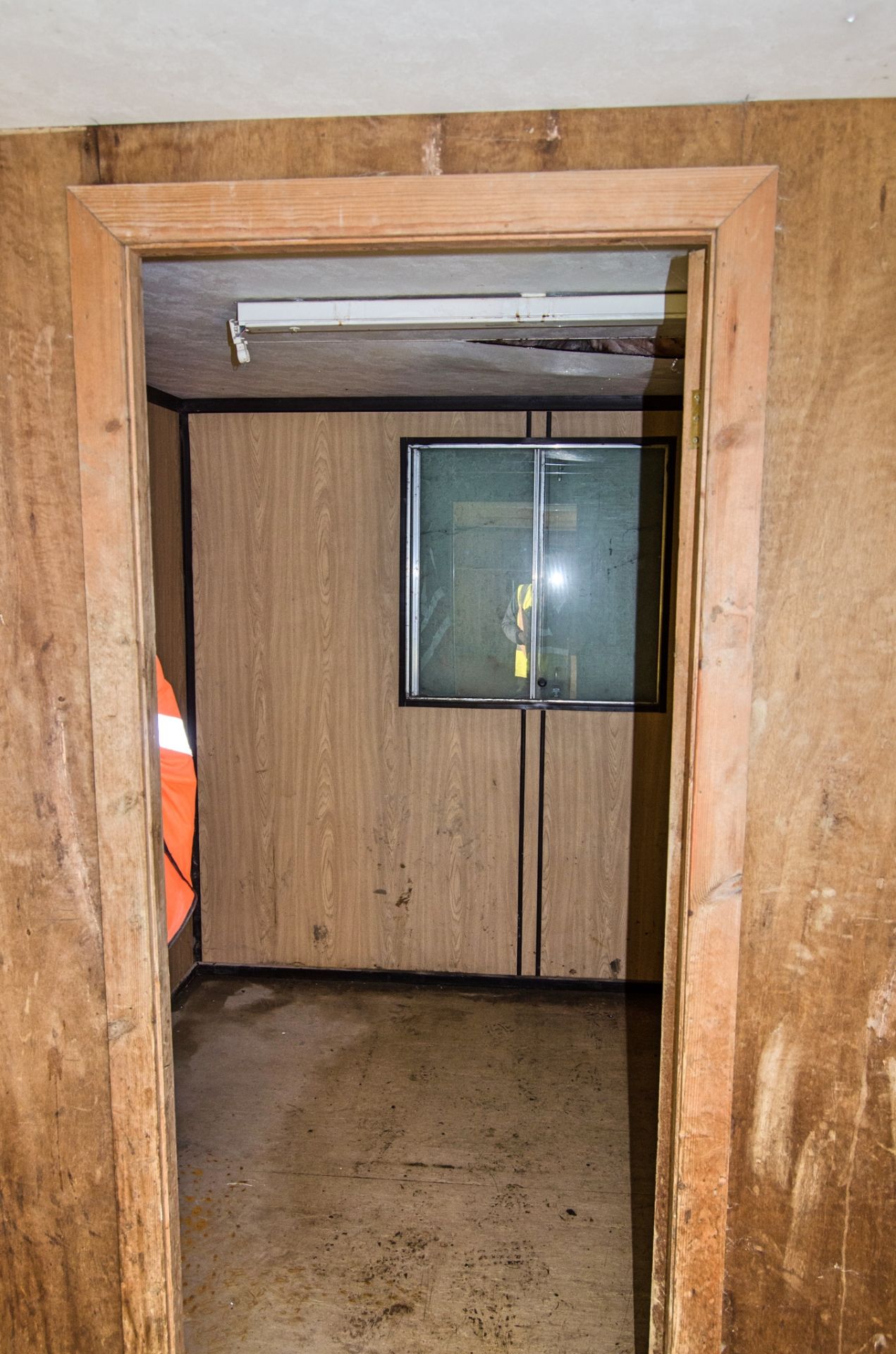 24ft x 9ft steel anti-vandal site canteen unit Comprising of: canteen area & drying room ** No - Image 7 of 7