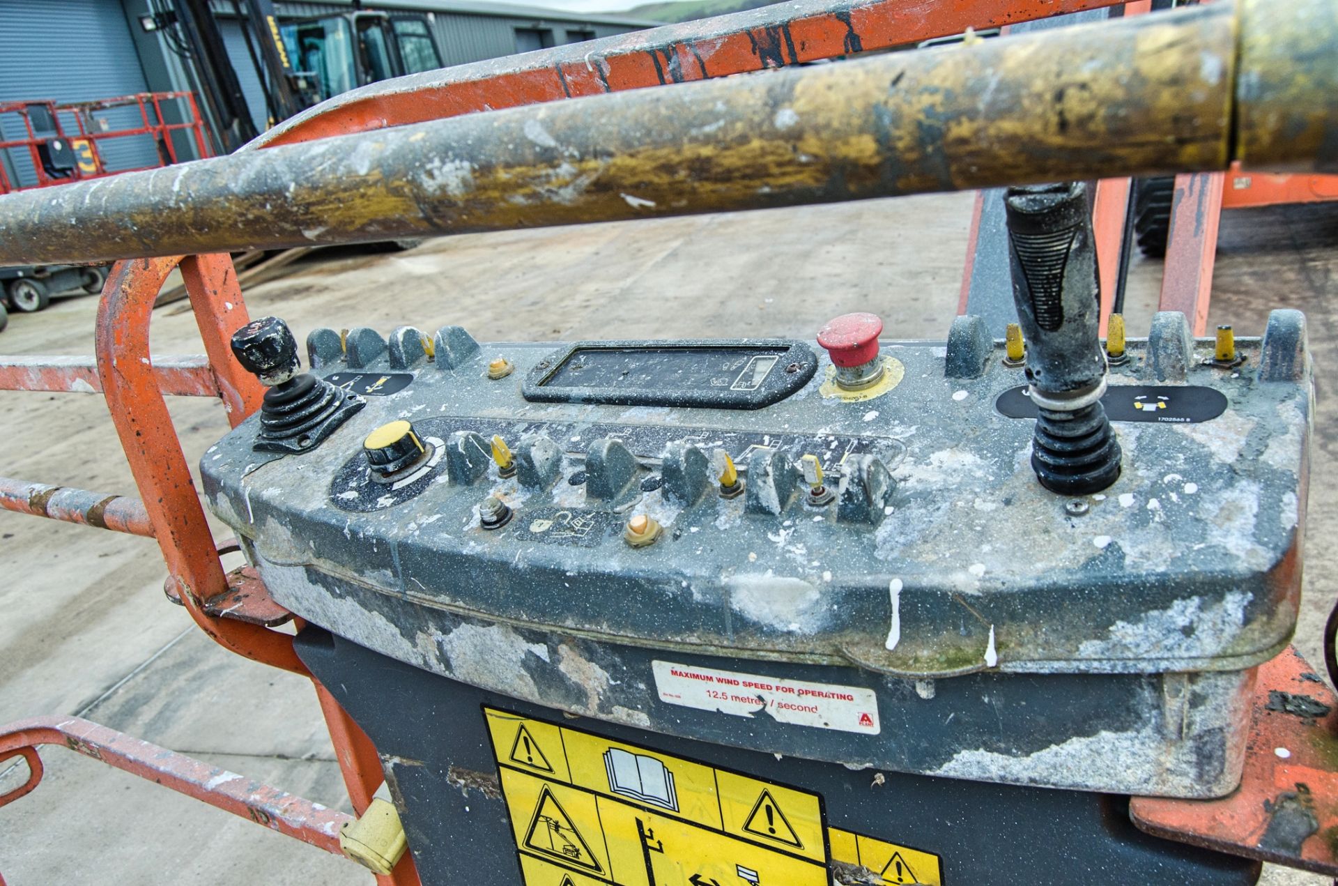 JLG 860 SJ diesel driven articulated boom access platform Year: 2014 S/N: 0300190882 Recorded Hours: - Image 15 of 20