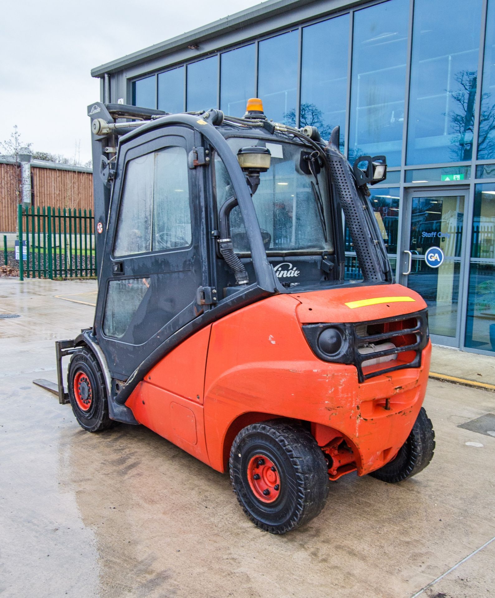 Linde H30D 3 tonne diesel driven fork lift truck Year: 2006 S/N: T00856 Recorded Hours: 9500 - Image 4 of 22