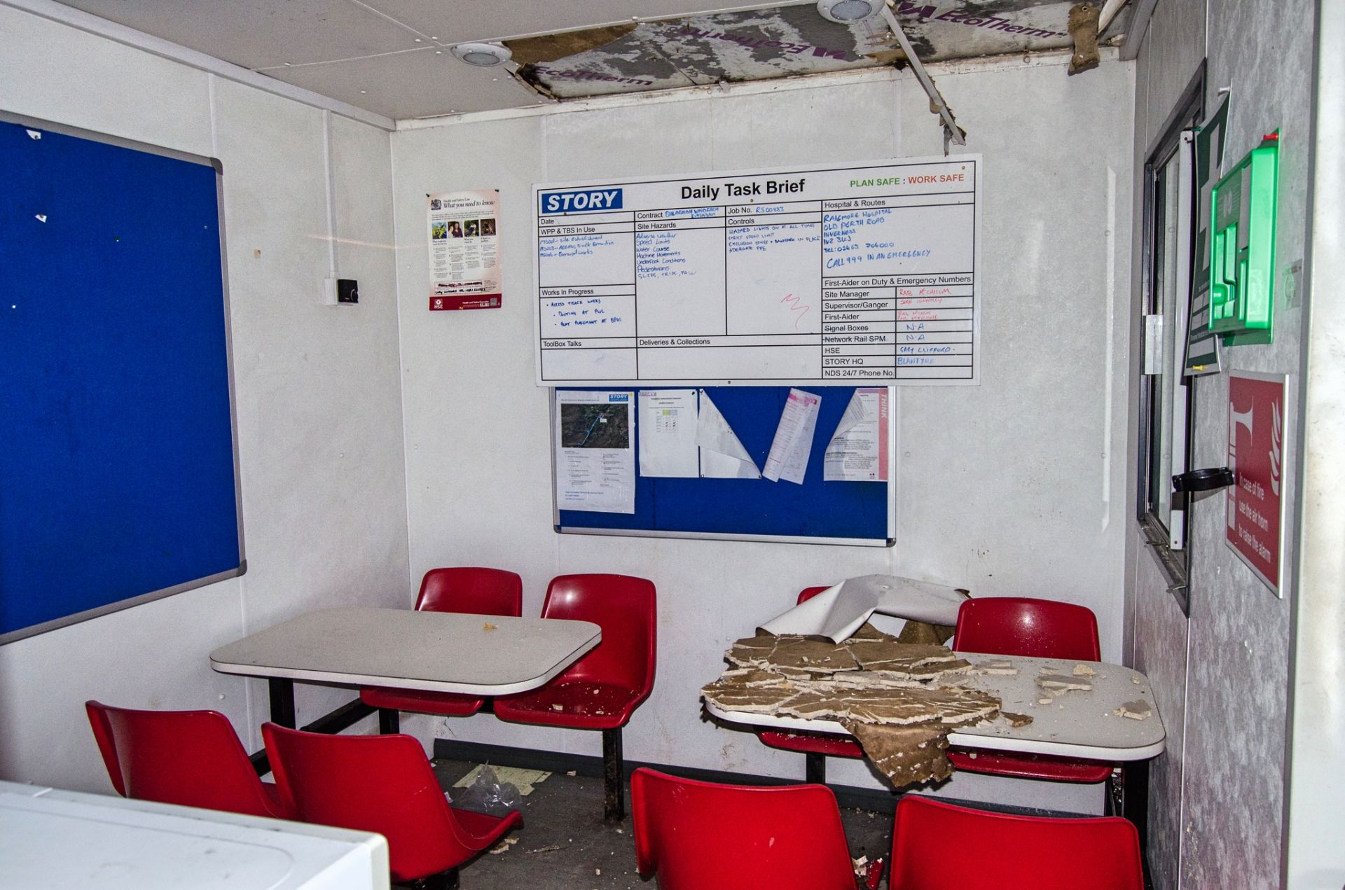 24ft x 9ft steel anti-vandal welfare site unit Comprising canteen area, office, toilet and generator - Image 5 of 12