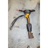 JCB hydraulic anti-vibe breaker