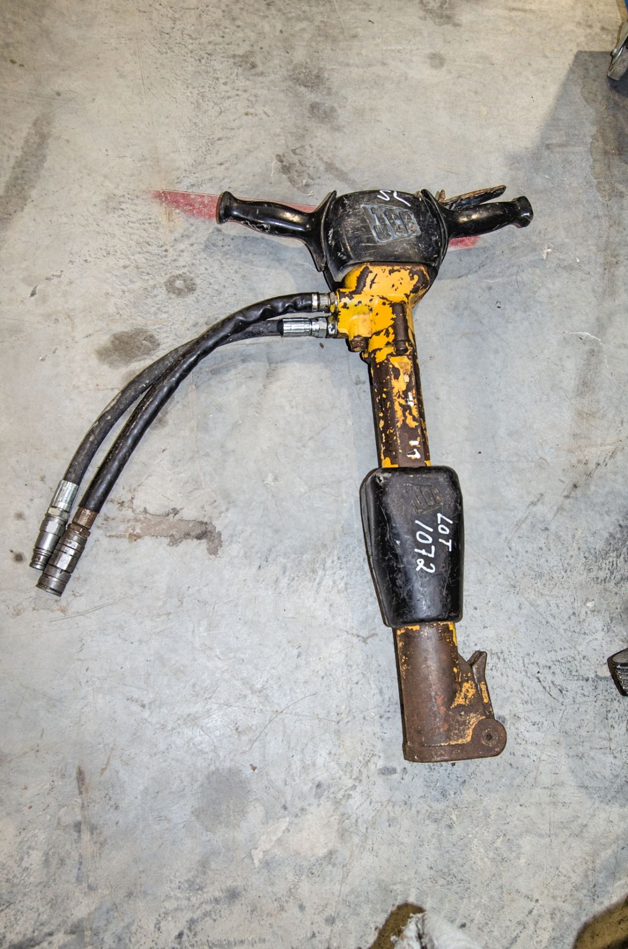 JCB hydraulic anti-vibe breaker