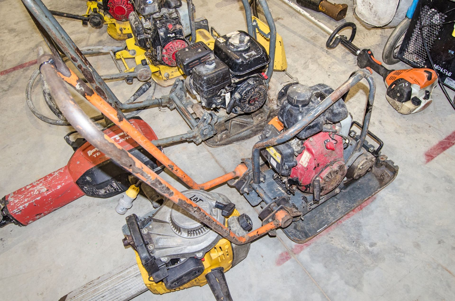 Belle LX3251 petrol driven compactor plate A1085884 - Image 2 of 3