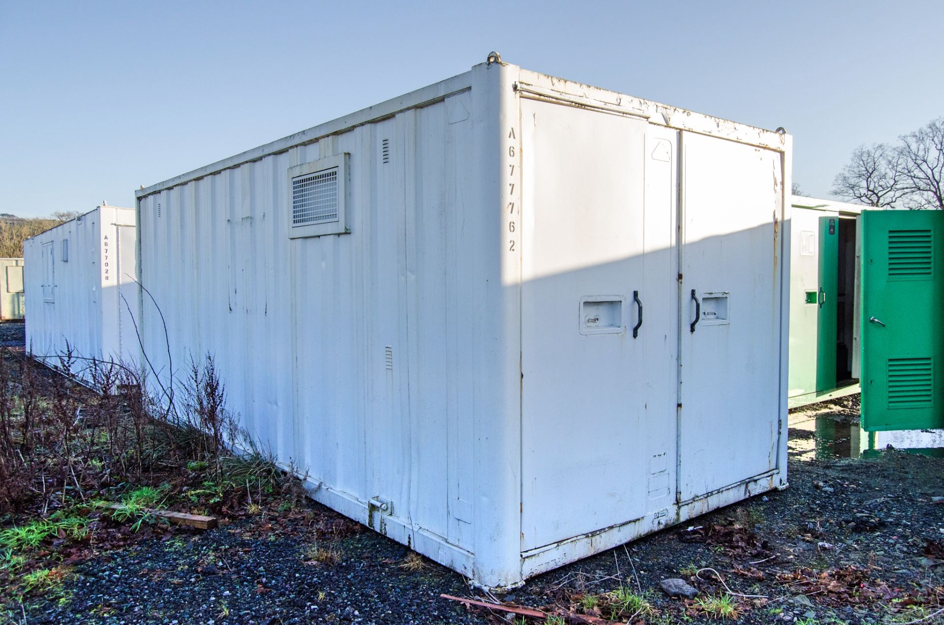 21ft x 9ft steel anti-vandal welfare site unit Comprising of: canteen area, toilet & generator - Image 3 of 10