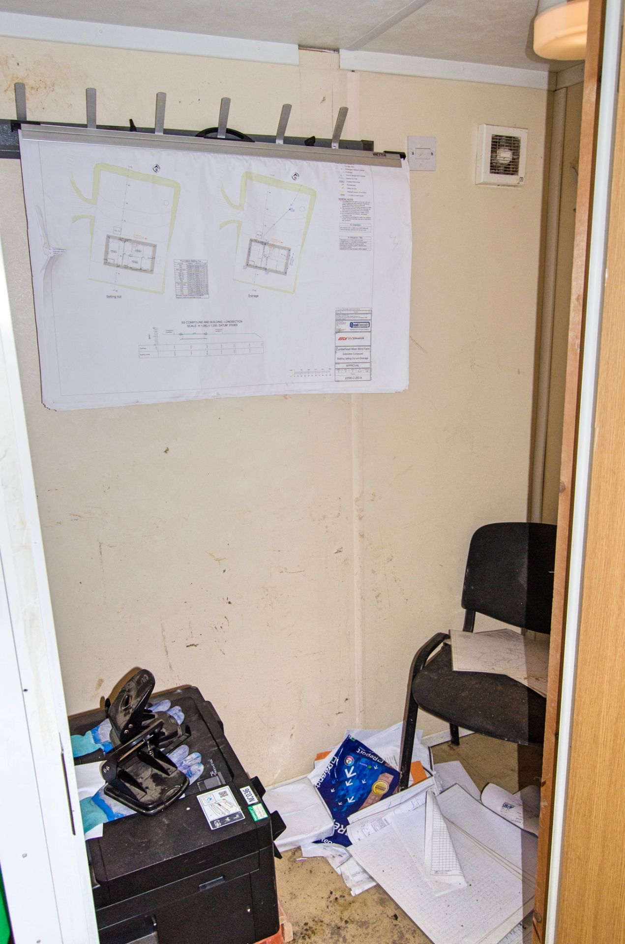 21ft x 9ft steel anti-vandal welfare site unit Comprising canteen area, toilet and generator room - Image 7 of 11