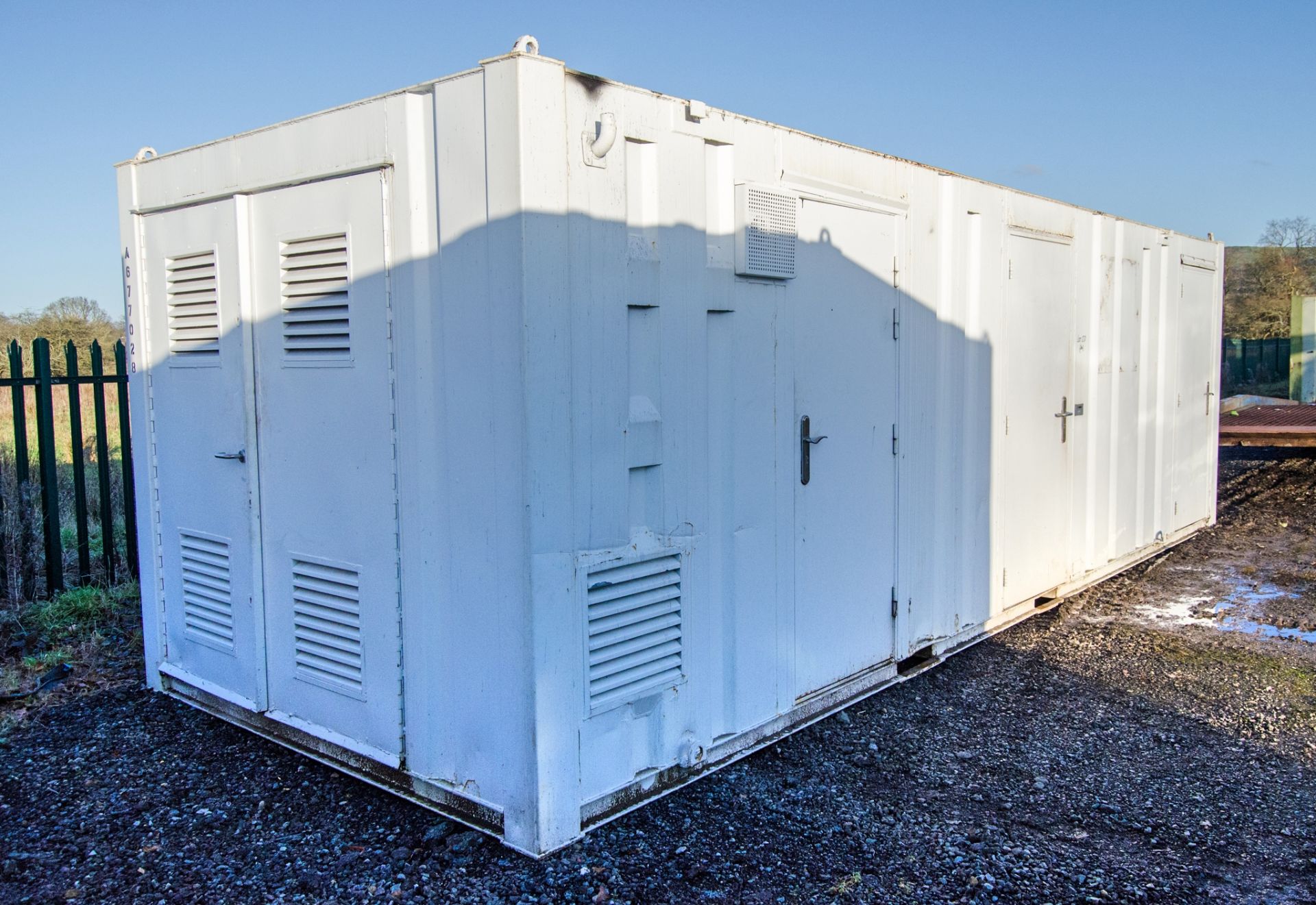 24ft x 9ft steel anti-vandal welfare site unit Comprising of: canteen area, office, toilet & - Image 2 of 10