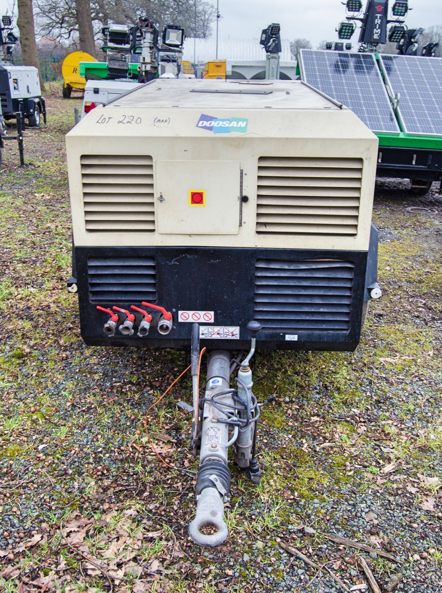 Doosan 7/73 10/53 diesel driven fast tow mobile air compressor Year ...