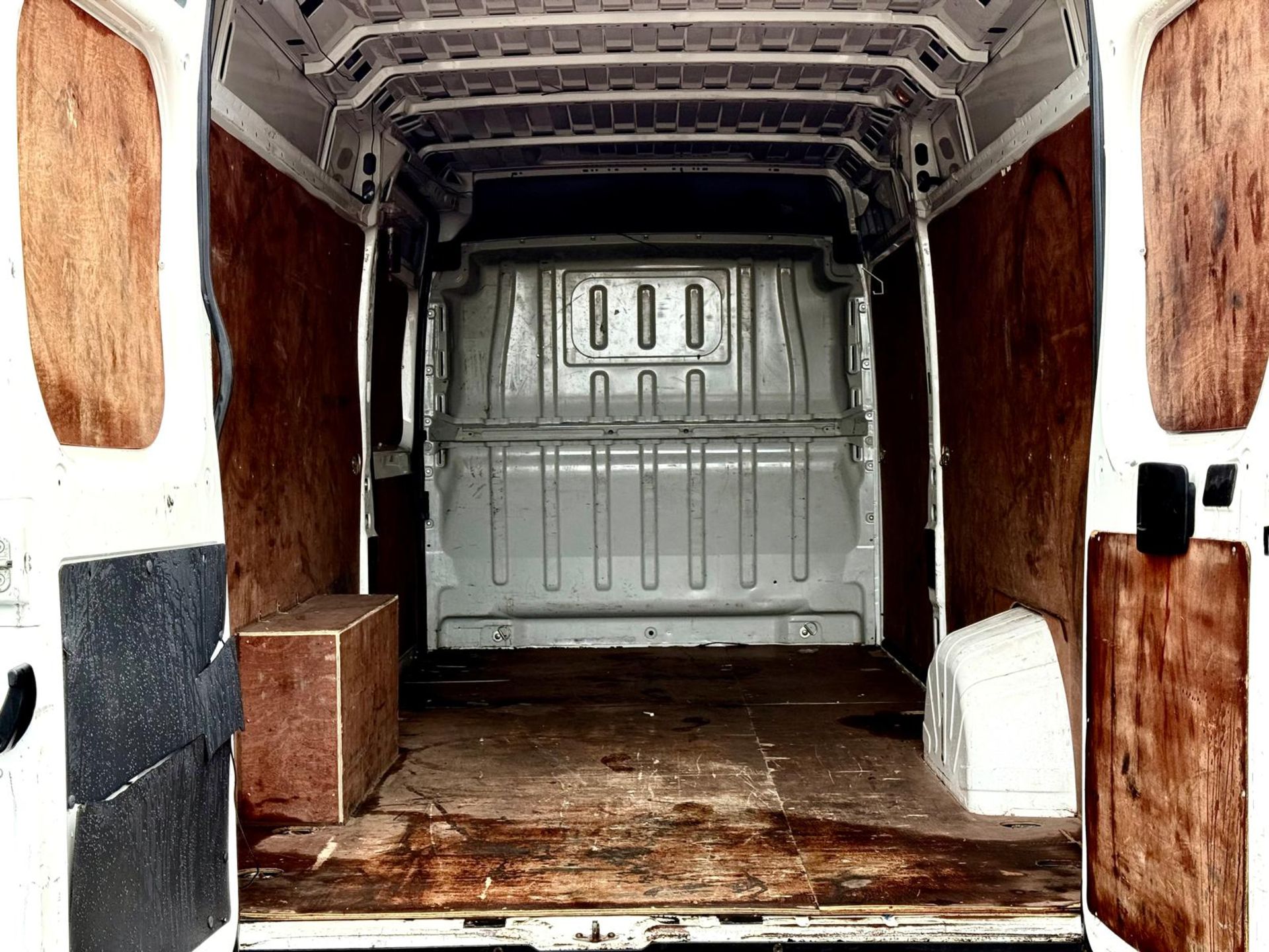 **ON SALE** Peugeot Boxer Professional 2.2 BlueHDI L4 H2 2019 '69 Reg' - ULEZ Compliant - A/C - Navi - Image 6 of 17