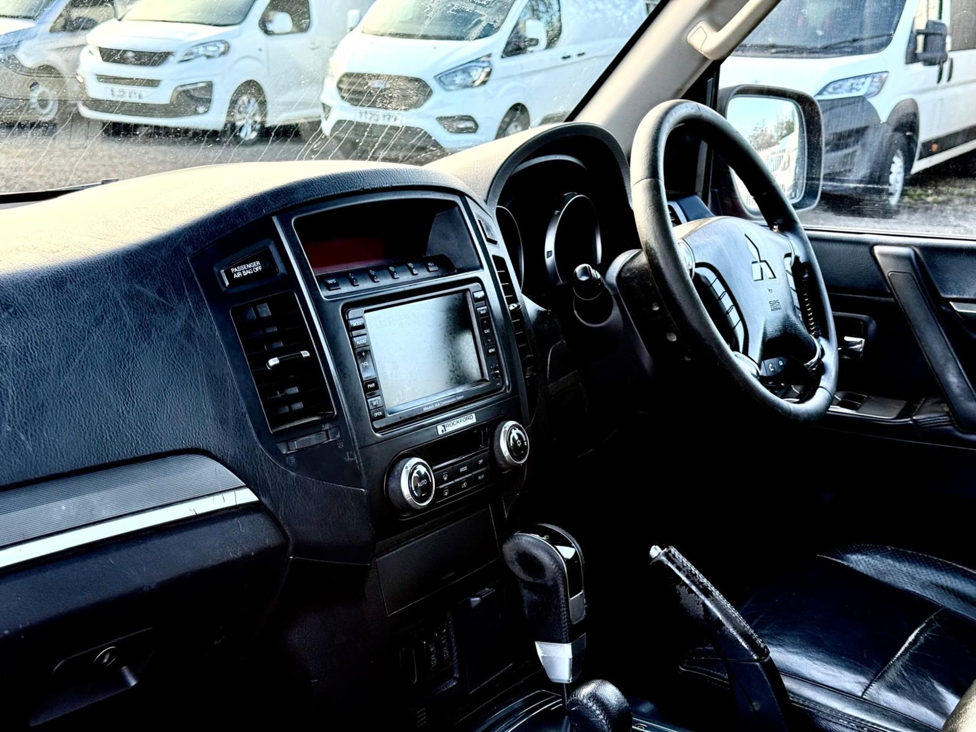 **ON SALE**Mitsubishi Shogun 3.2 DI-DC 197 Elegance 2011 '11 Reg' 4WD - Sat Nav - A/C - 7 Seats - Image 9 of 19