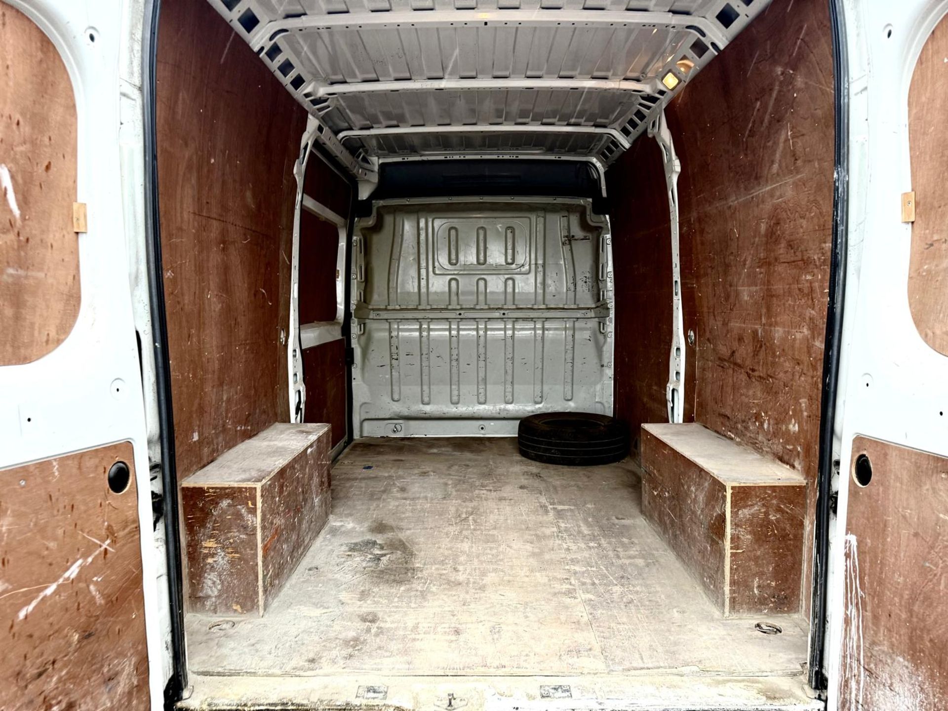 **ON SALE**Peugeot Boxer 335 2.2 BlueHDI 140 L2 H2 Professional 2020 '70 Reg' Sat Nav - A/C - ULEZ C - Image 6 of 16