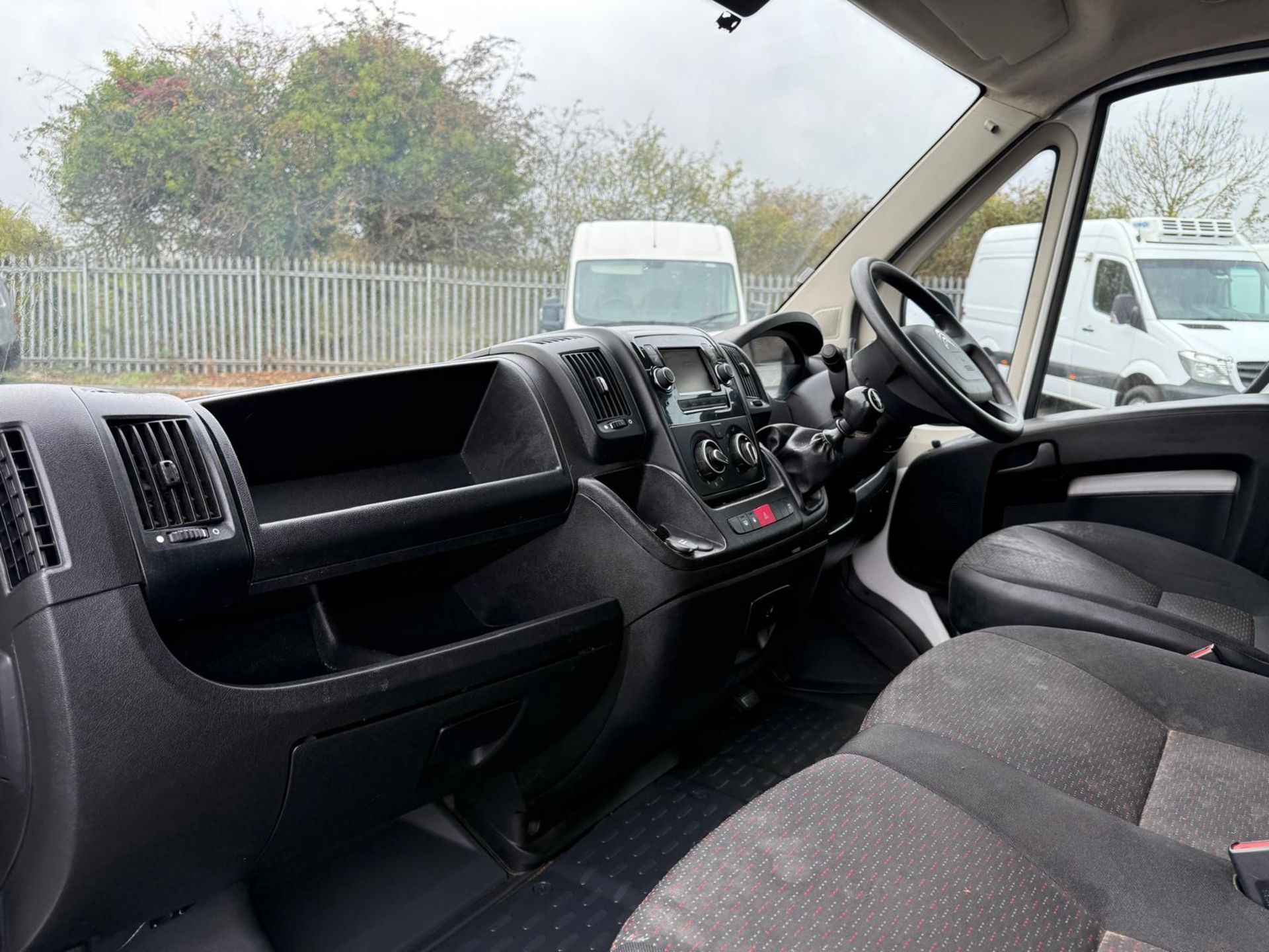 Citroen Relay Enterprise 35 2.2 BLUEHDI L4 H/R 2020 '70 Reg' A/C - Navigation - Image 10 of 17