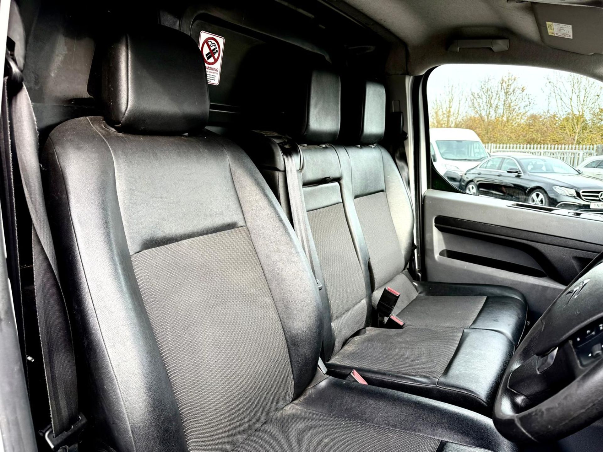 **ON SALE**Citroen Dispatch 2.0 BlueHDI 120 Enterprise 1400 2019 '19 Reg' Sat Nav - A/C - ULEZ Compl - Image 13 of 17