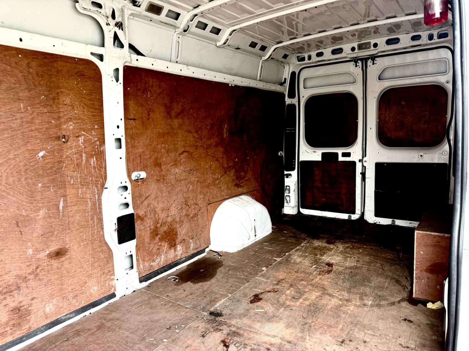 **ON SALE** Peugeot Boxer Professional 2.2 BlueHDI L4 H2 2019 '69 Reg' - ULEZ Compliant - A/C - Navi - Image 4 of 17