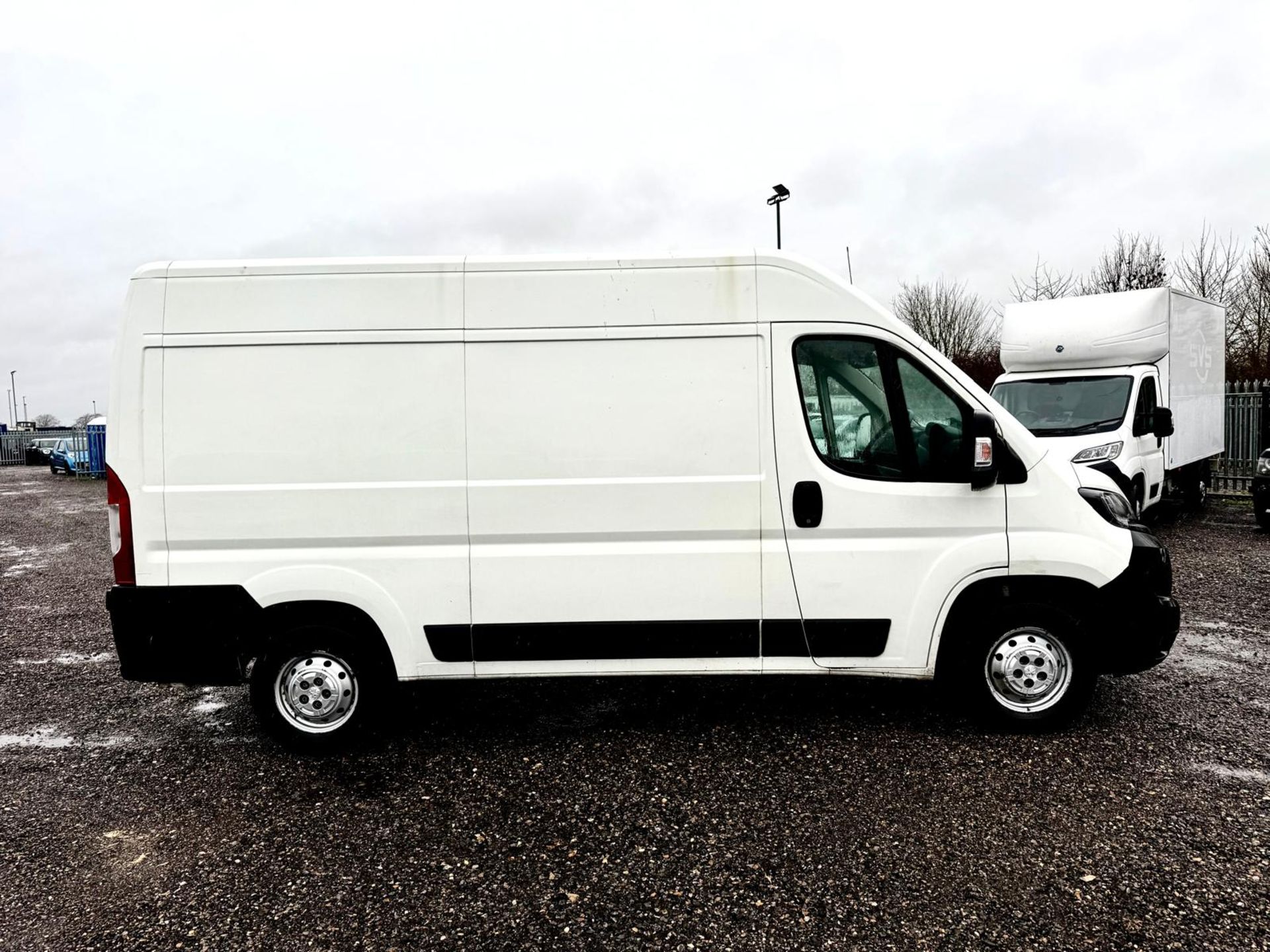 **ON SALE**Peugeot Boxer 335 2.2 BlueHDI 140 L2 H2 Professional 2020 '70 Reg' Sat Nav - A/C - ULEZ C - Image 8 of 16