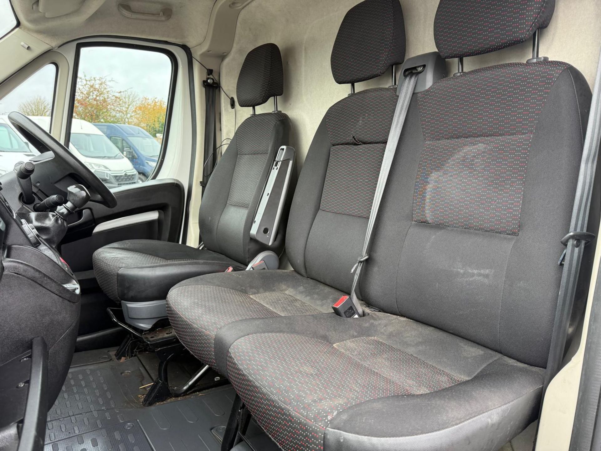 Citroen Relay Enterprise 35 2.2 BLUEHDI L4 H/R 2020 '70 Reg' A/C - Navigation - Image 9 of 17