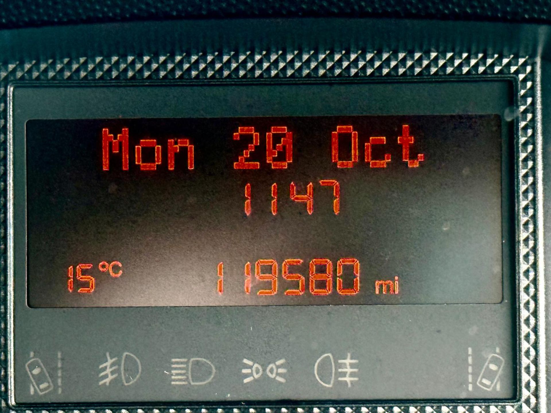 **ON SALE** Peugeot Boxer Professional 2.2 BlueHDI L4 H2 2019 '69 Reg' - ULEZ Compliant - A/C - Navi - Image 17 of 17