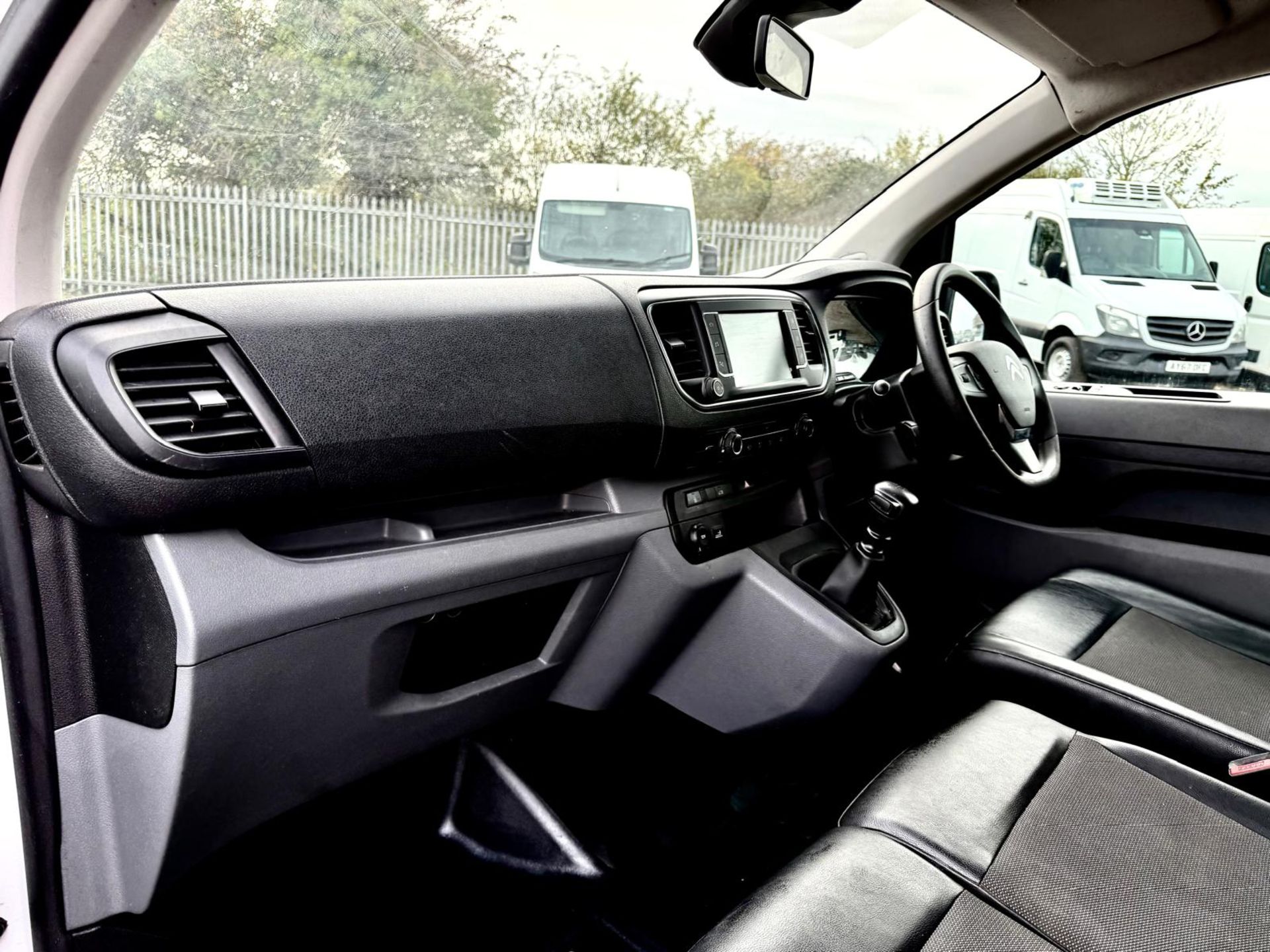 **ON SALE**Citroen Dispatch 2.0 BlueHDI 120 Enterprise 1400 2019 '19 Reg' Sat Nav - A/C - ULEZ Compl - Image 10 of 17