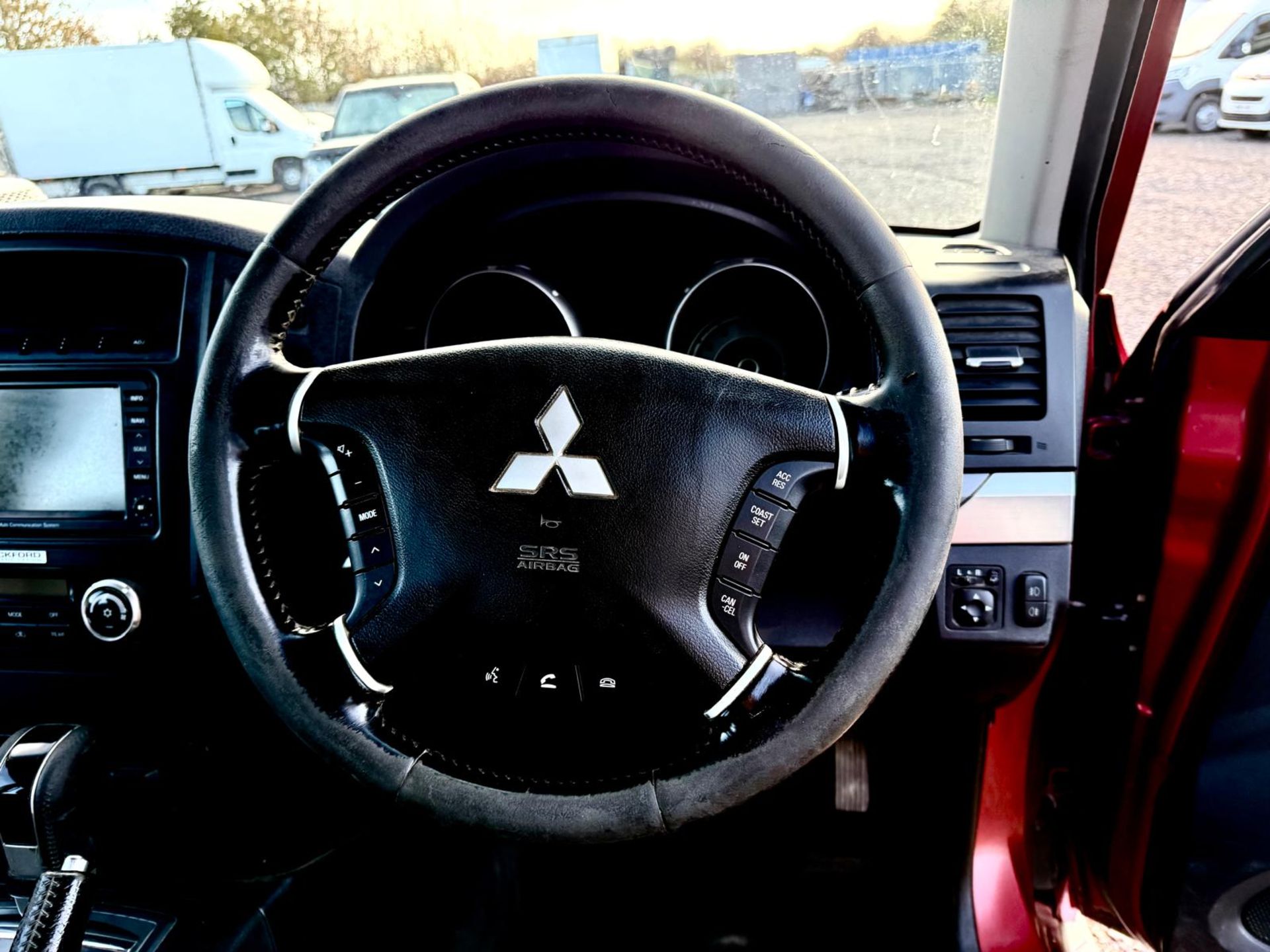 **ON SALE**Mitsubishi Shogun 3.2 DI-DC 197 Elegance 2011 '11 Reg' 4WD - Sat Nav - A/C - 7 Seats - Image 12 of 19