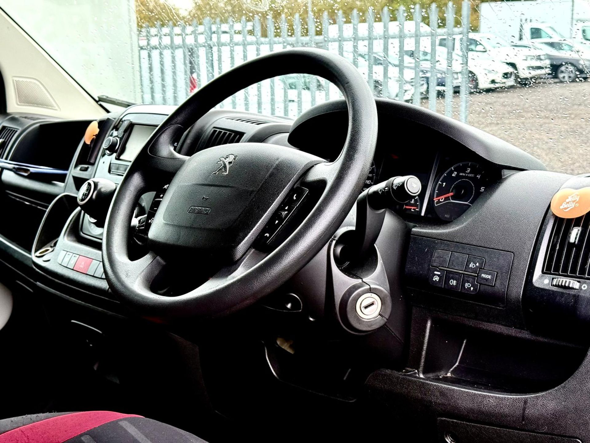 **ON SALE** Peugeot Boxer Professional 2.2 BlueHDI L4 H2 2019 '69 Reg' - ULEZ Compliant - A/C - Navi - Image 12 of 17