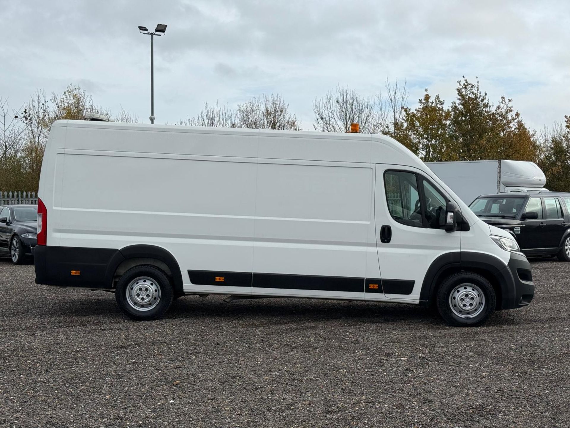 Citroen Relay Enterprise 35 2.2 BLUEHDI L4 H/R 2020 '70 Reg' A/C - Navigation - Image 8 of 17