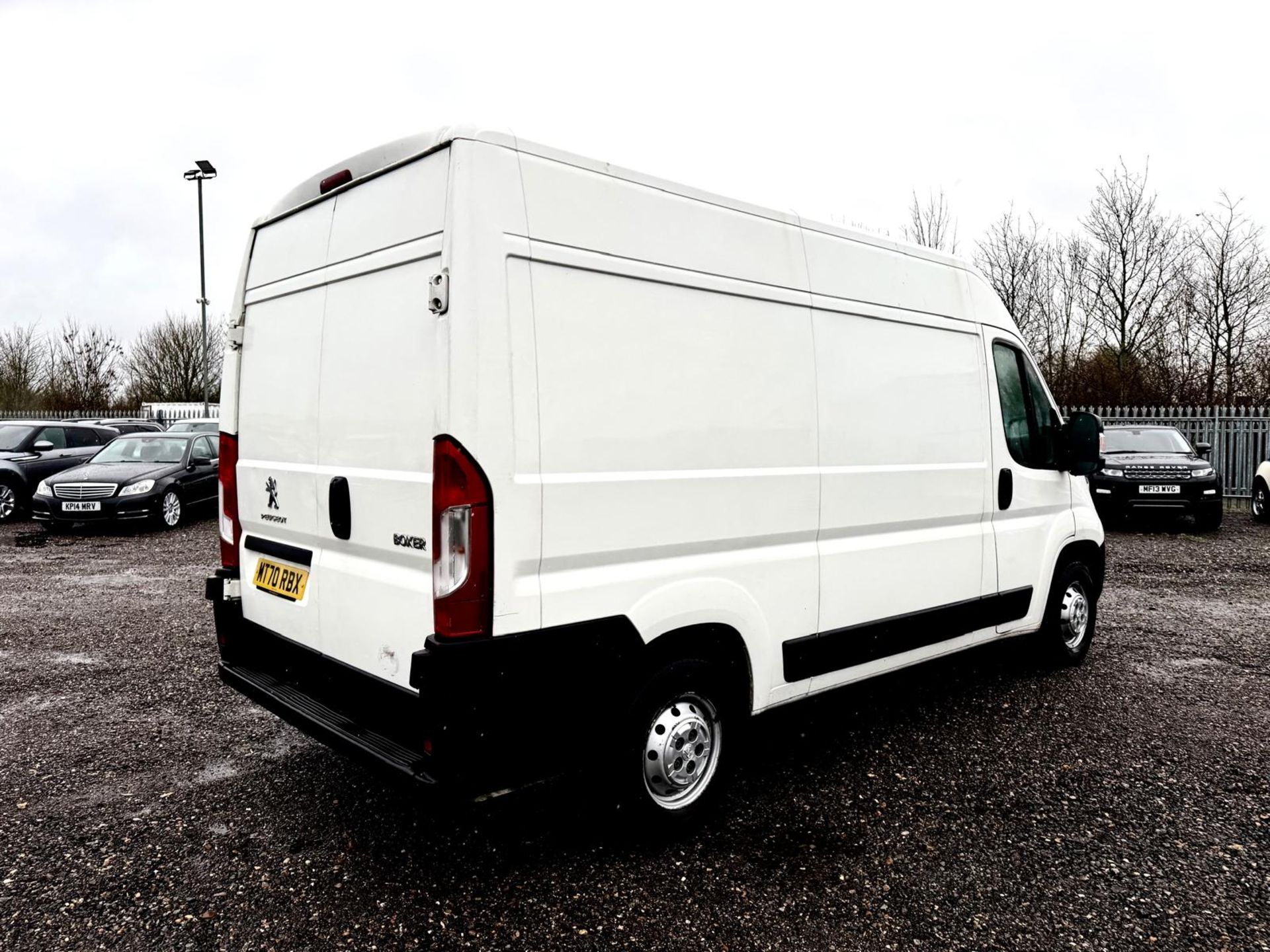 **ON SALE**Peugeot Boxer 335 2.2 BlueHDI 140 L2 H2 Professional 2020 '70 Reg' Sat Nav - A/C - ULEZ C - Image 7 of 16