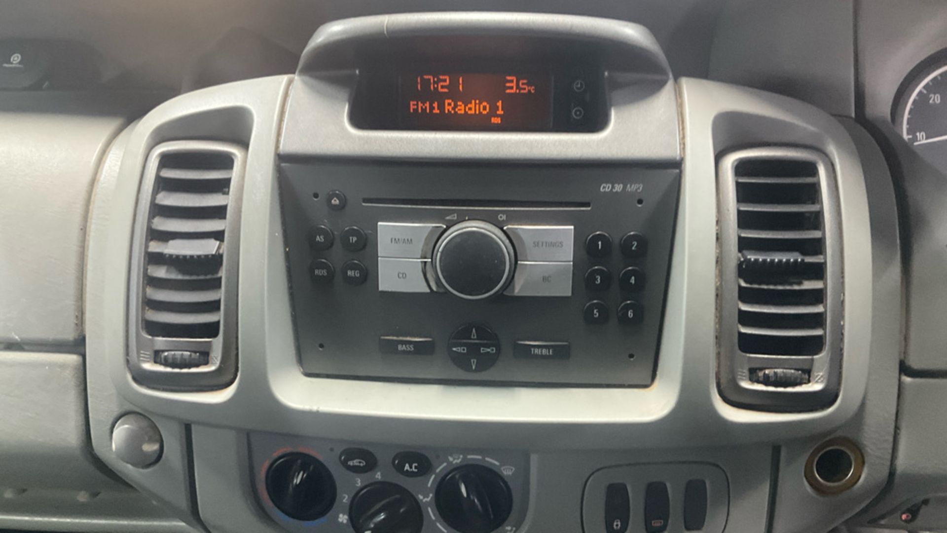 Vauxhall Vivaro Sportive 2.0 CDTI 115 LWB 2009 '09 Reg' Panel Van - A/C - Image 10 of 12