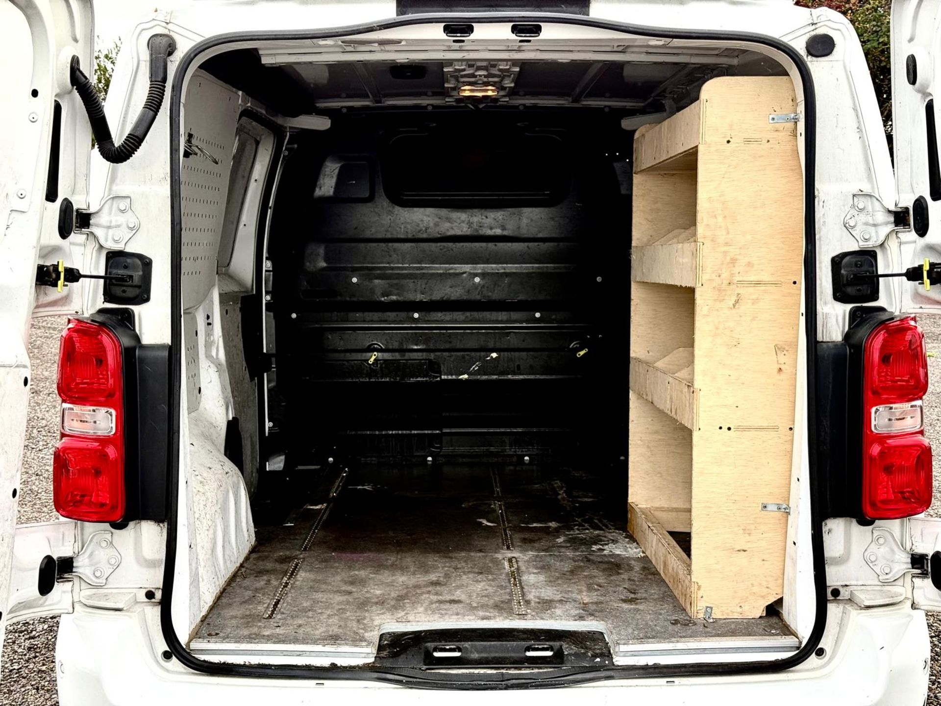 **ON SALE**Citroen Dispatch 2.0 BlueHDI 120 Enterprise 1400 2019 '19 Reg' Sat Nav - A/C - ULEZ Compl - Image 7 of 17