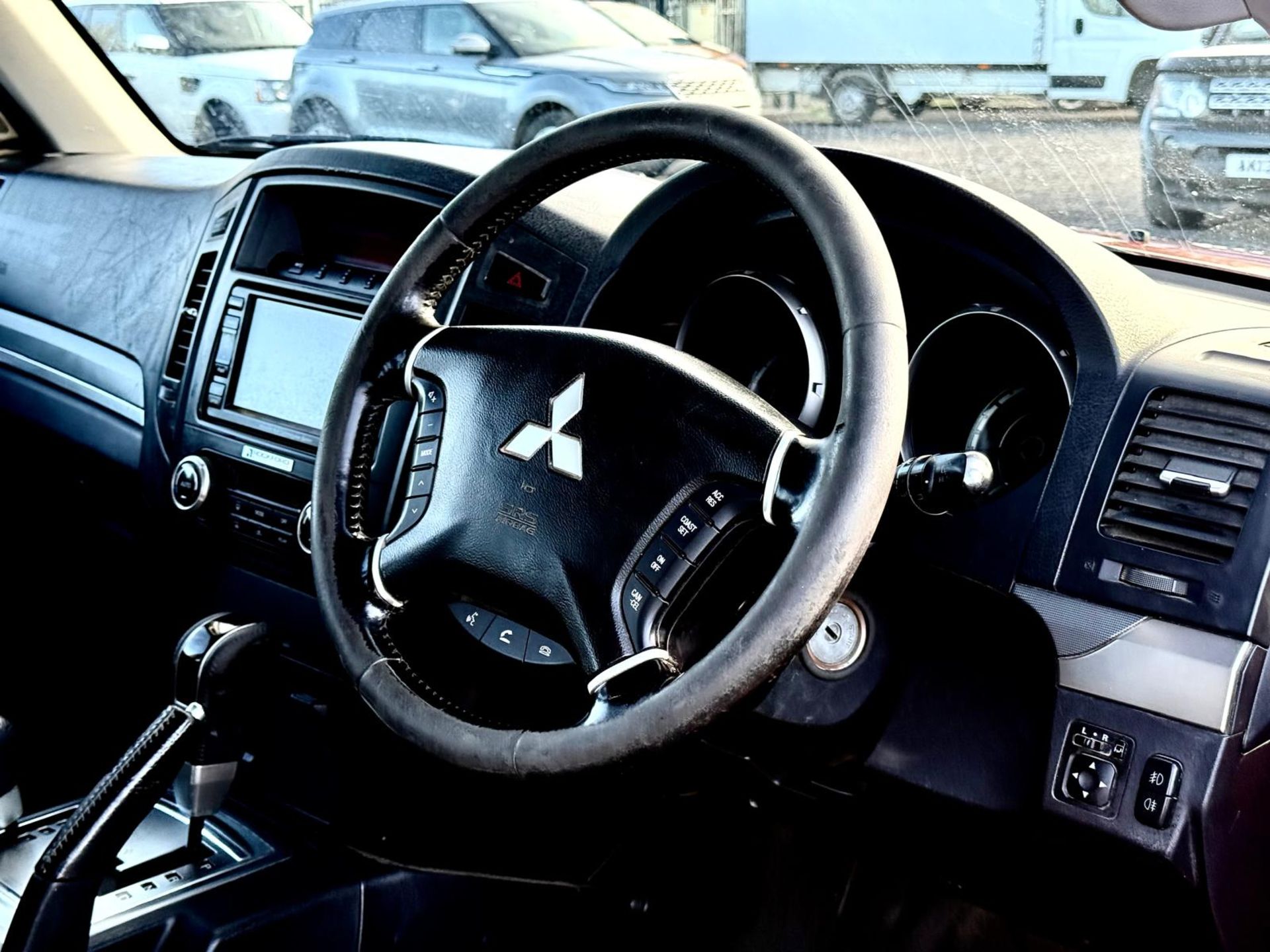 **ON SALE**Mitsubishi Shogun 3.2 DI-DC 197 Elegance 2011 '11 Reg' 4WD - Sat Nav - A/C - 7 Seats - Image 11 of 19